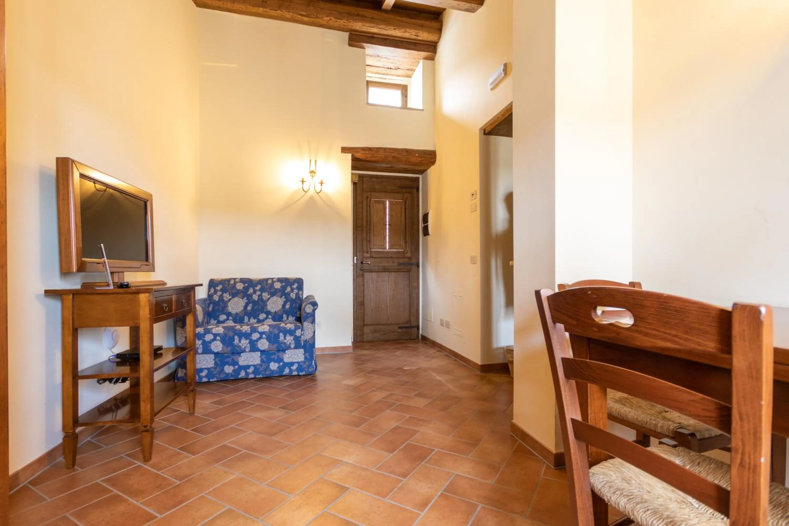 Photo of the whole room in Borgotufi Albergo Diffuso