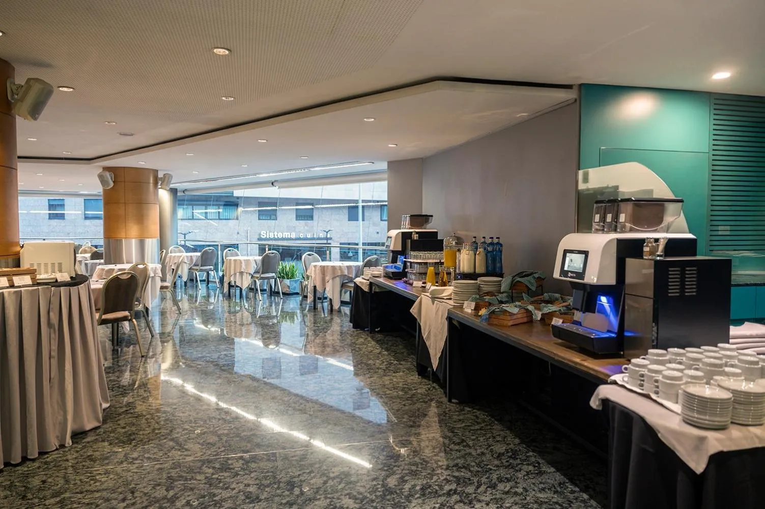 Buffet breakfast in Hesperia Andorra