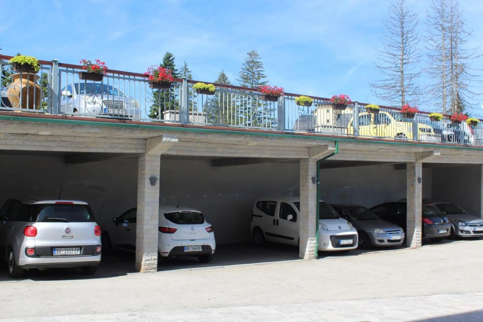 Parking in IN Hotel Zlatar ex Zlatarski Biseri