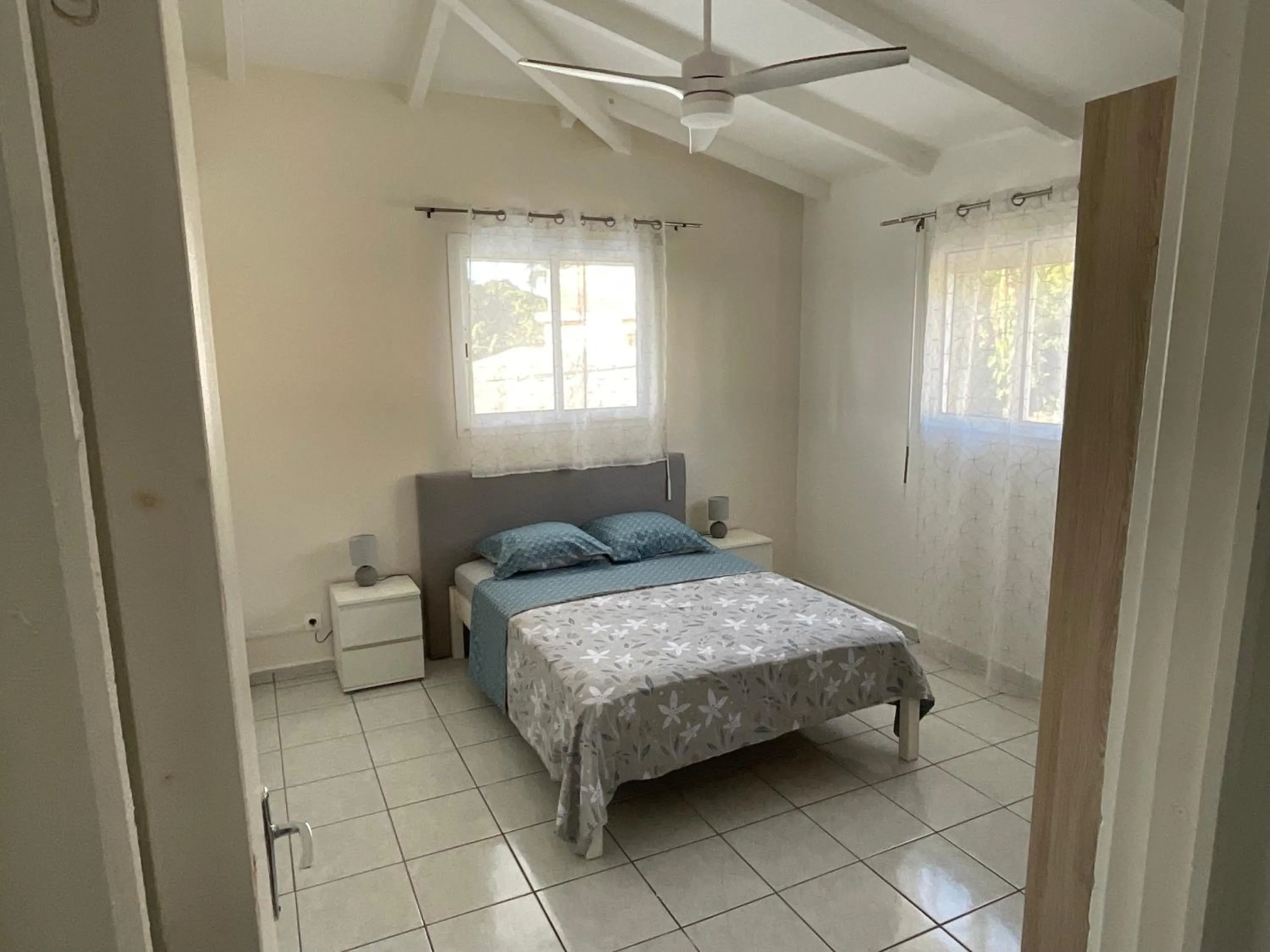 Bed in Location Les Flamboyants