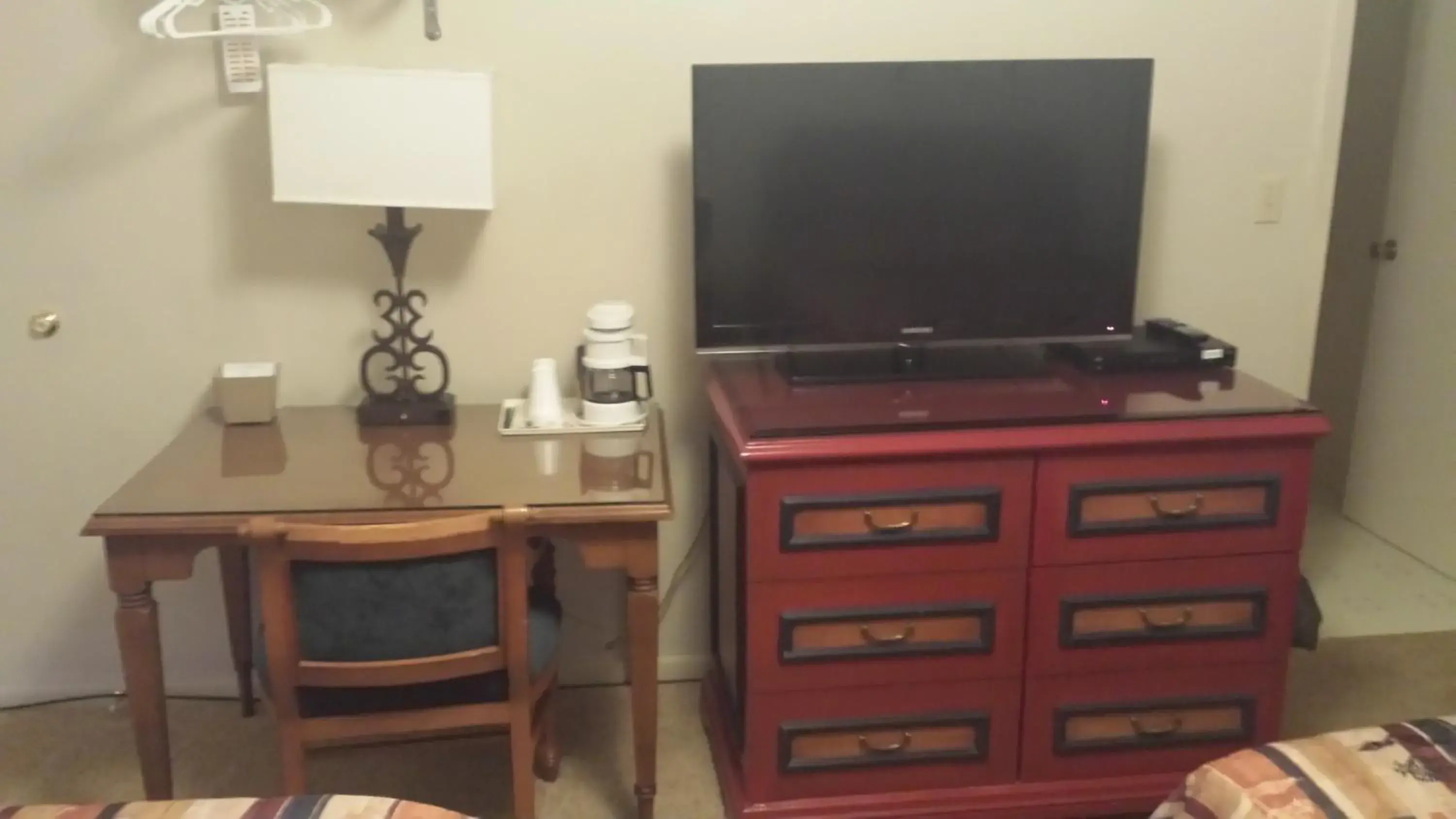 Standard Queen Room in Badlands Hotel & Campground Standard Queen Room in Badlands Hotel & Campground