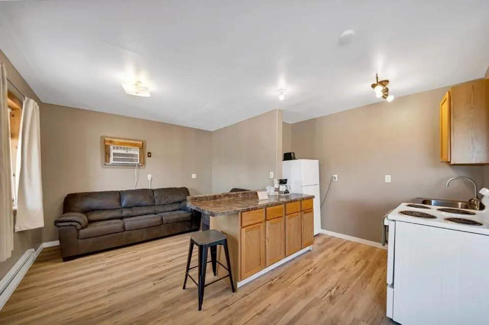 Badlands Hotel & Campground