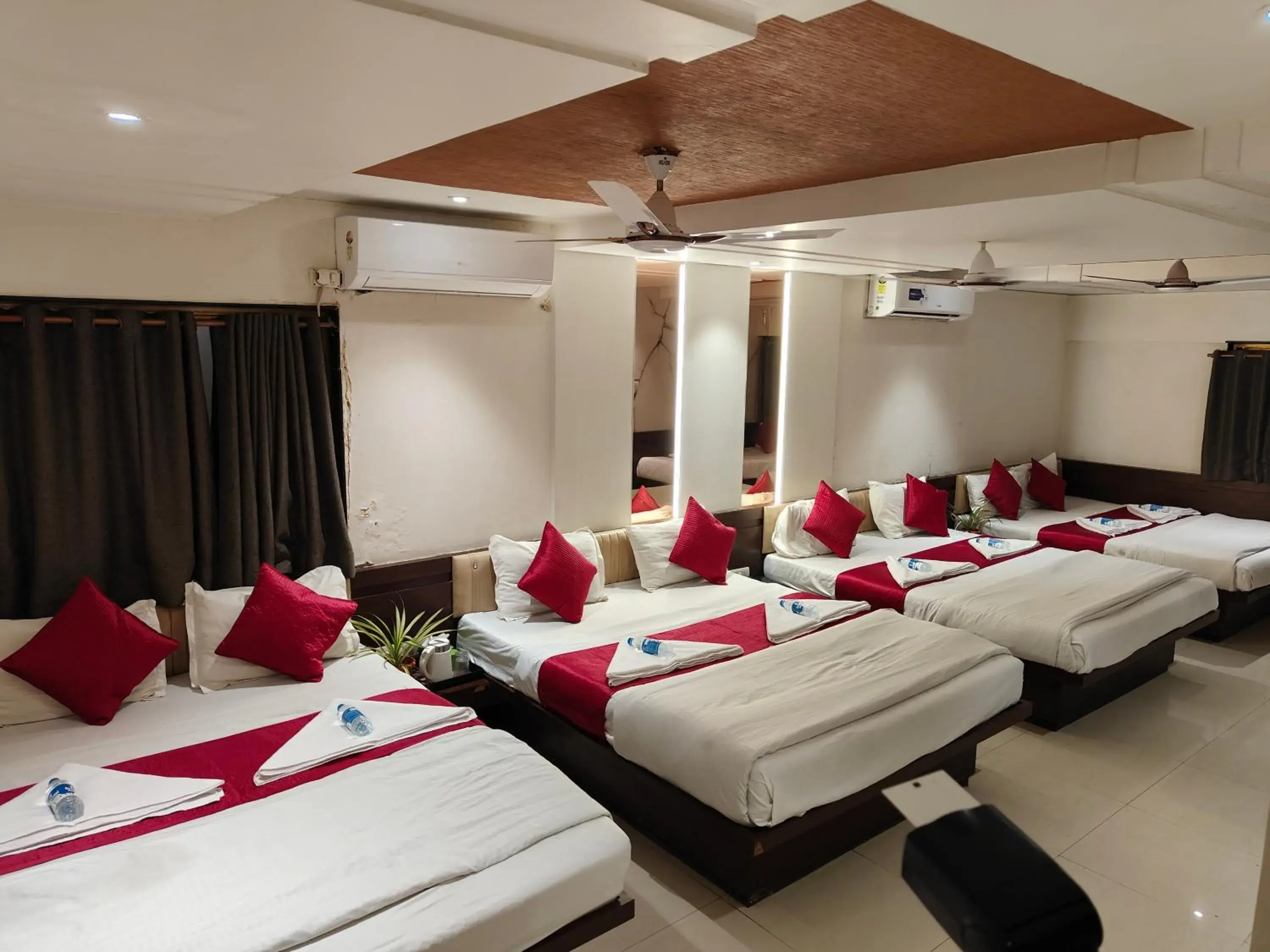 Family Room with Bathroom in Hotel Anand Palace Family Room with Bathroom in Hotel Anand Palace