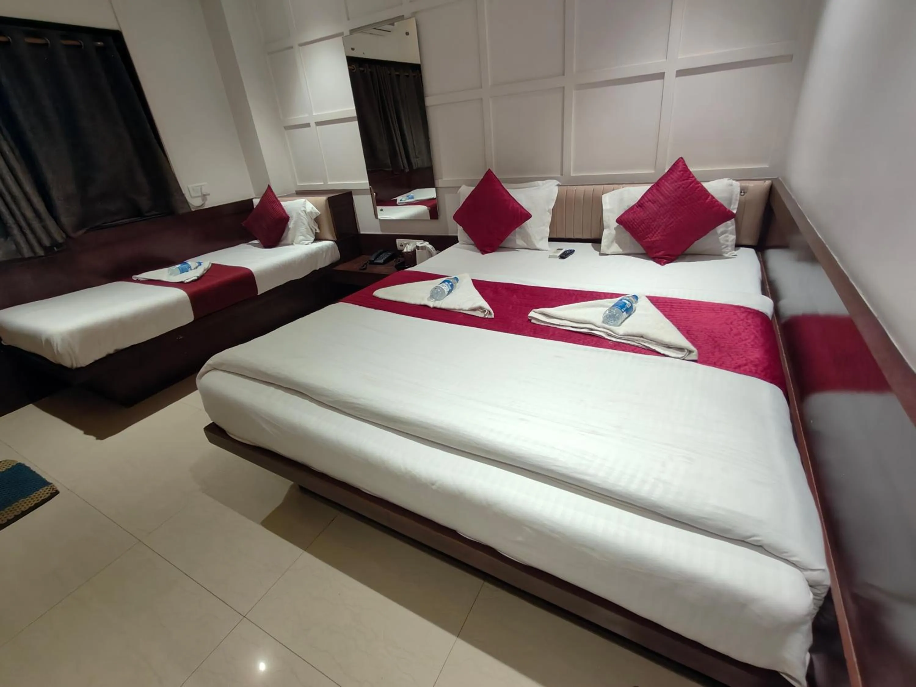 Bed in Hotel Anand Palace