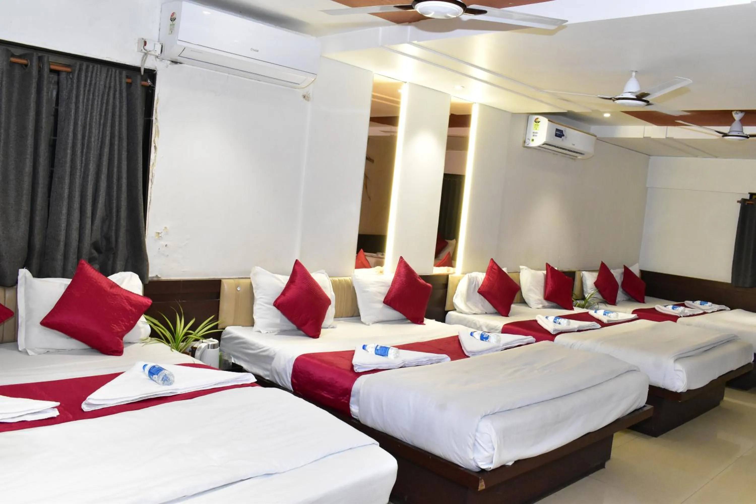 Bathroom, Bed in Hotel Anand Palace