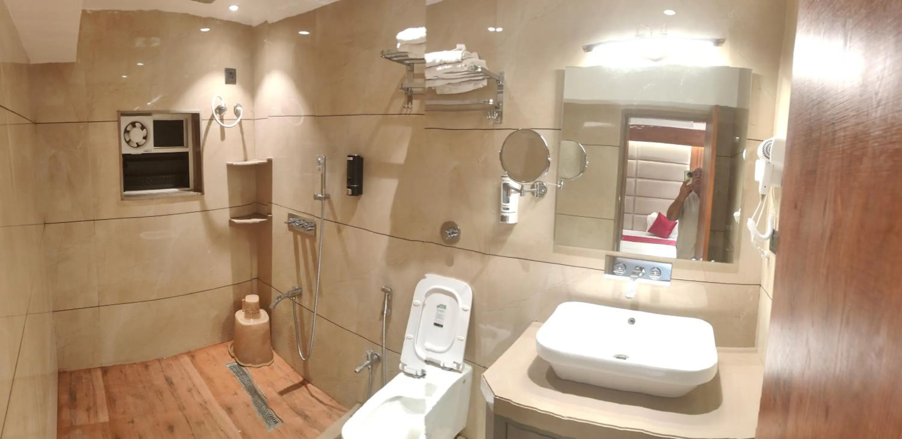 Shower in Hotel Anand Palace