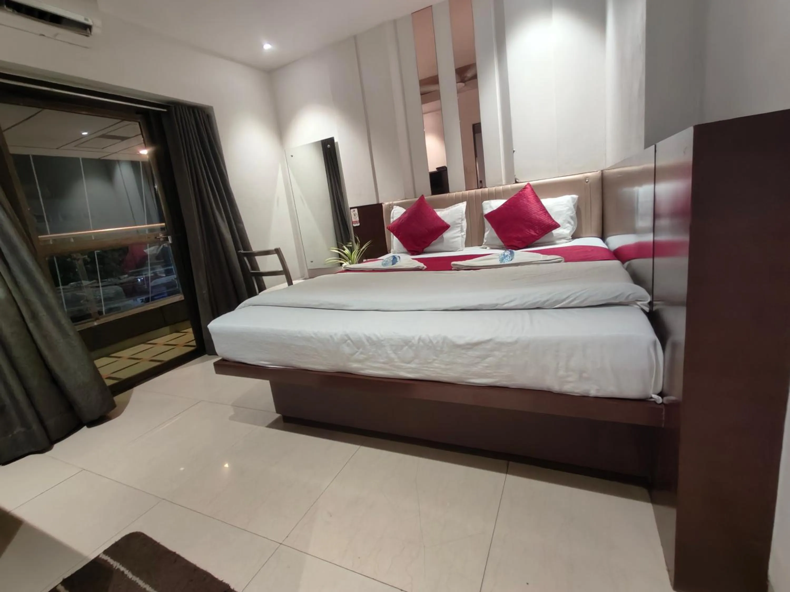 Bed in Hotel Anand Palace