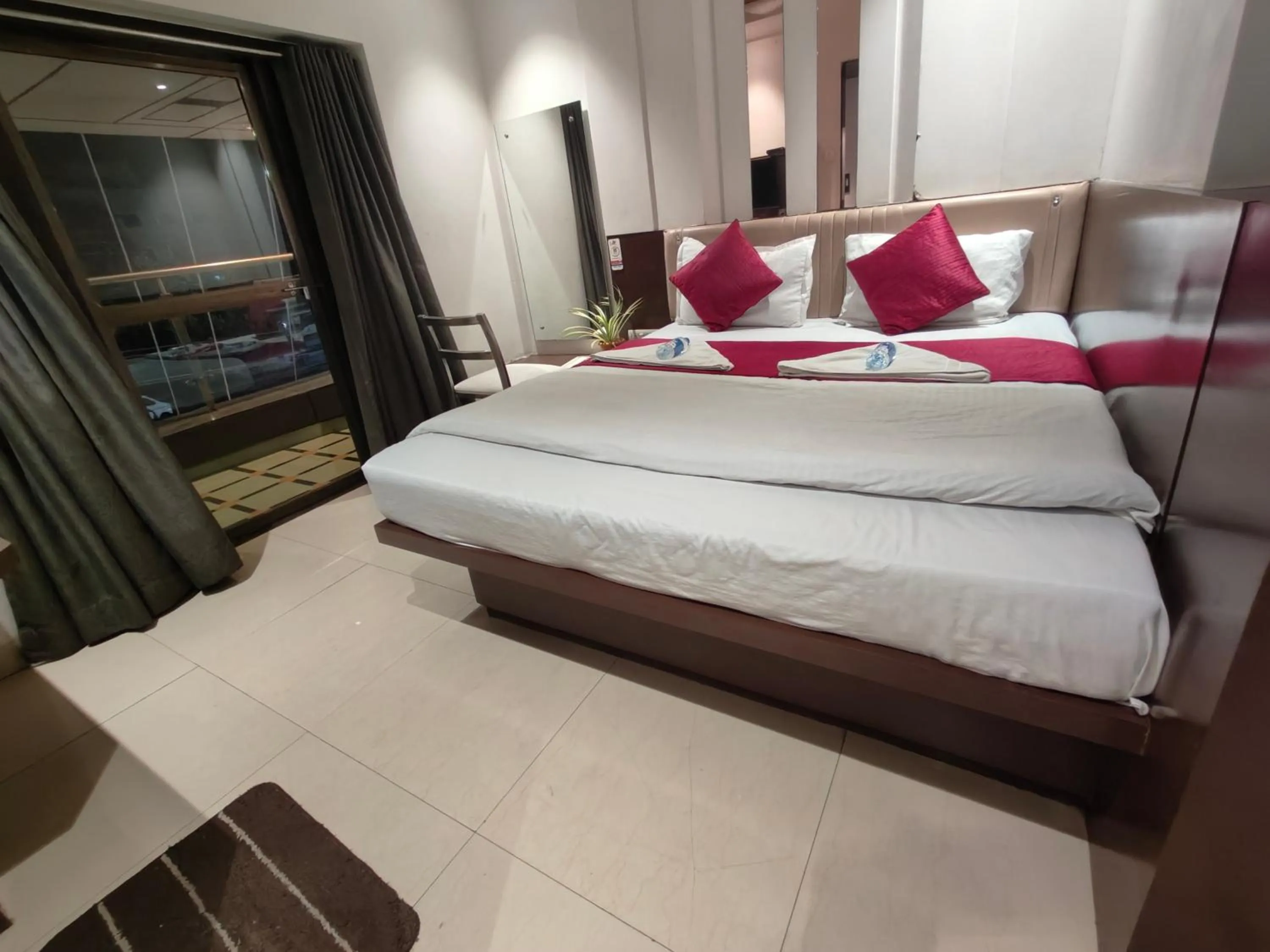 Bed in Hotel Anand Palace