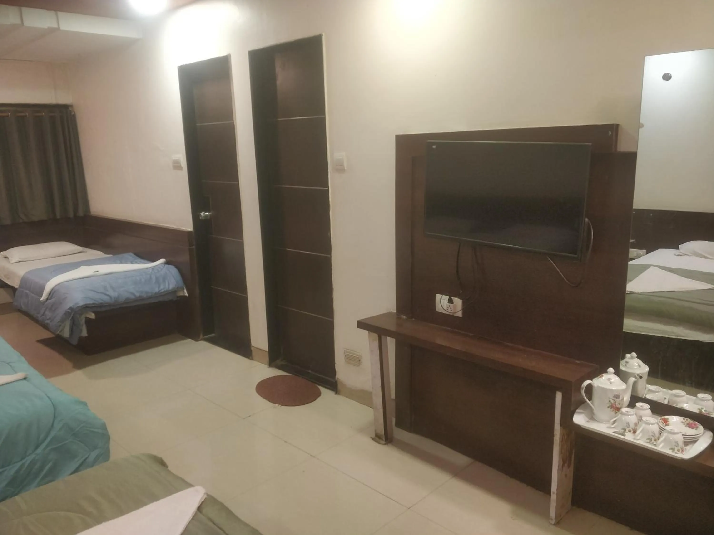 TV and multimedia, Bed in Hotel Anand Palace