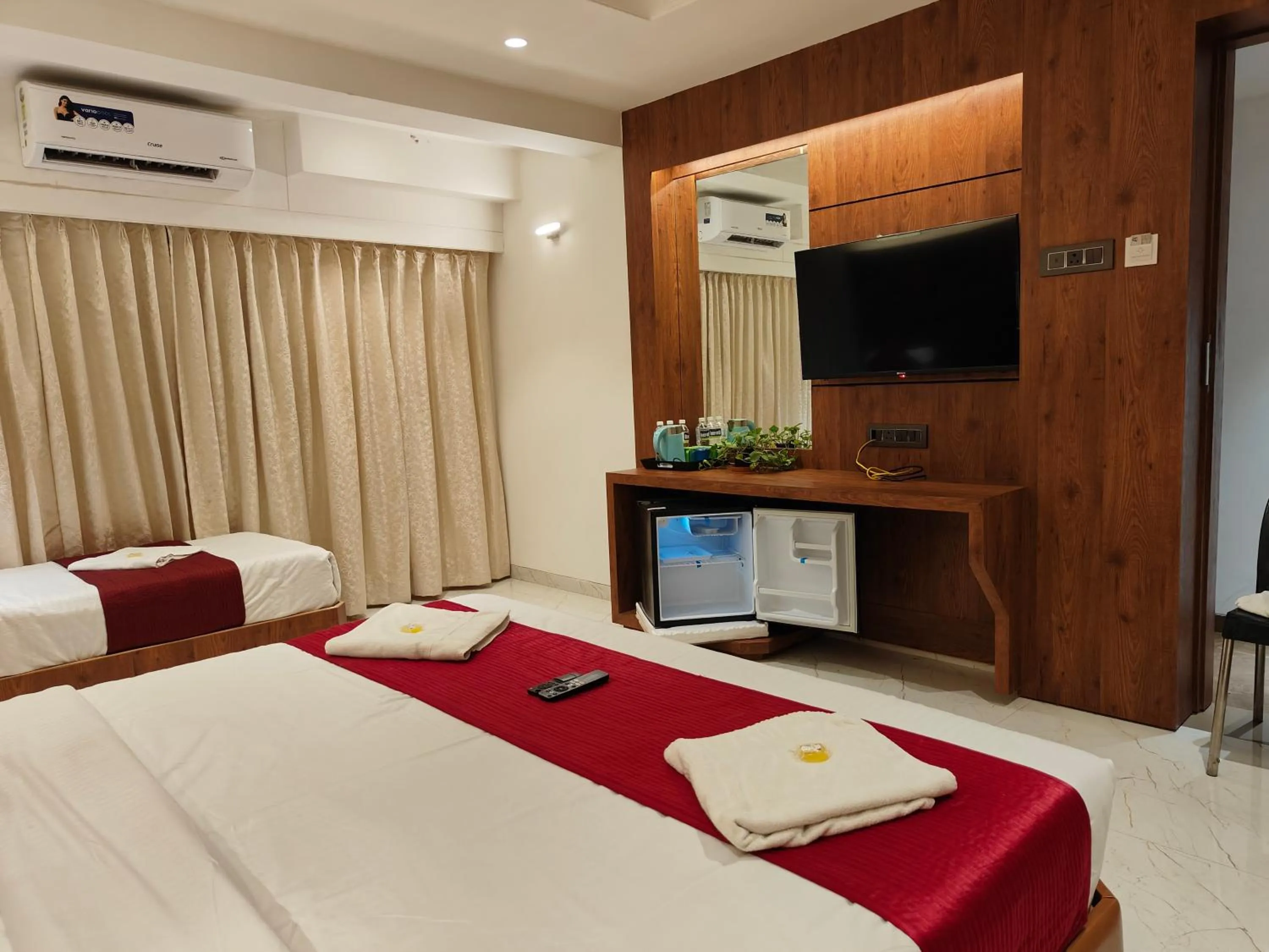 Communal lounge/ TV room, Bed in Hotel Anand Palace