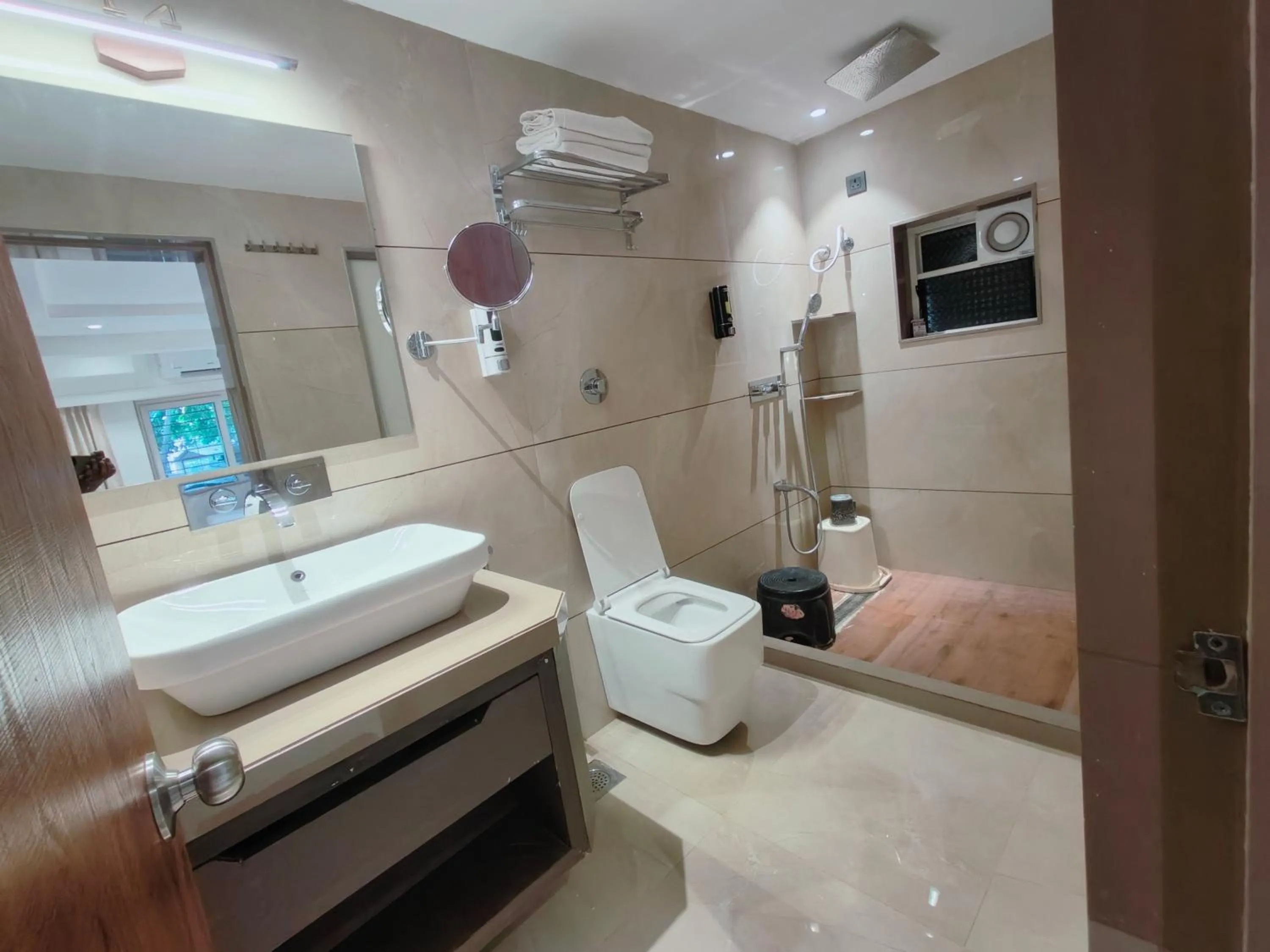 Shower in Hotel Anand Palace