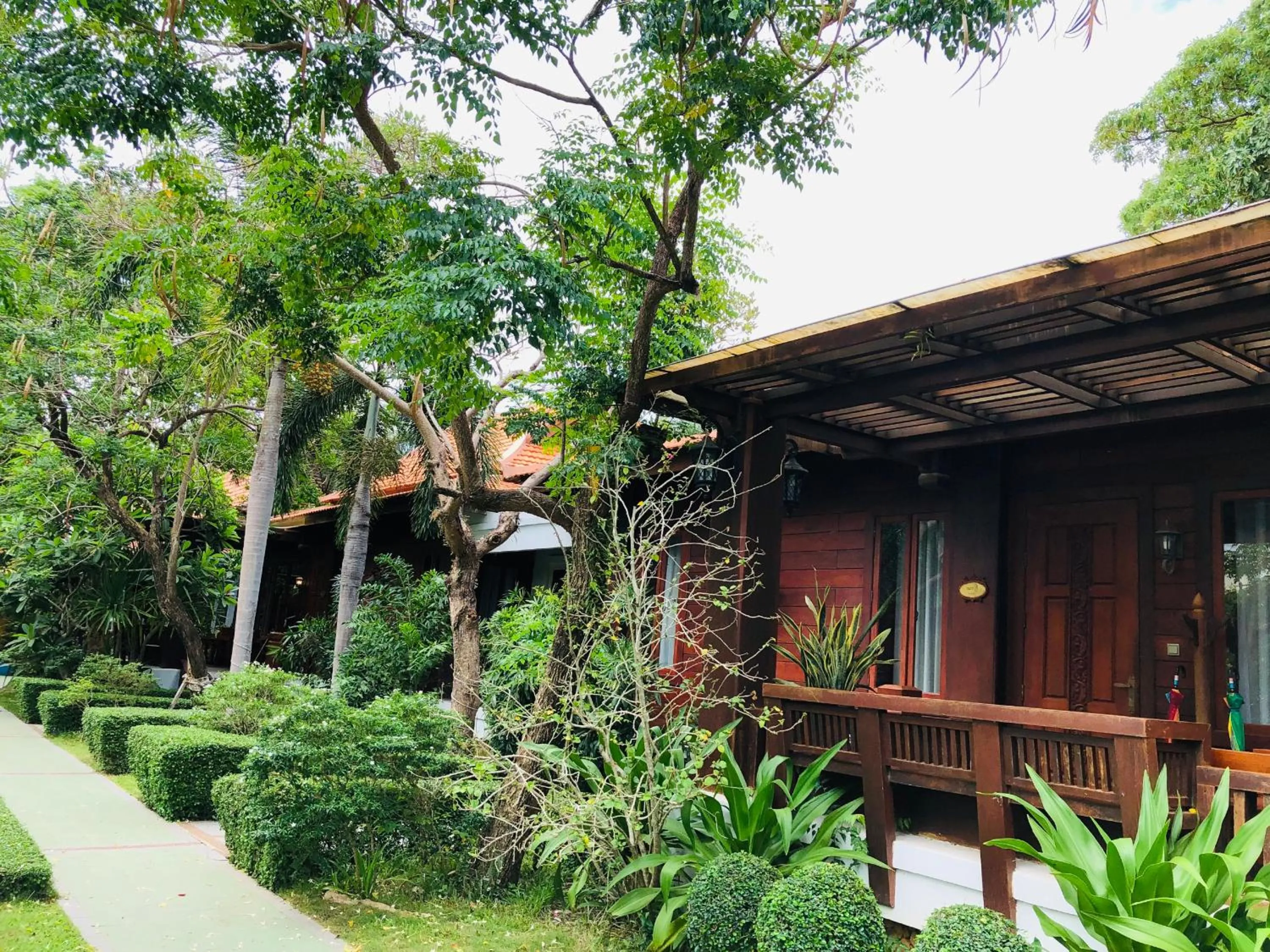 Garden in Try Palace Resort Kep