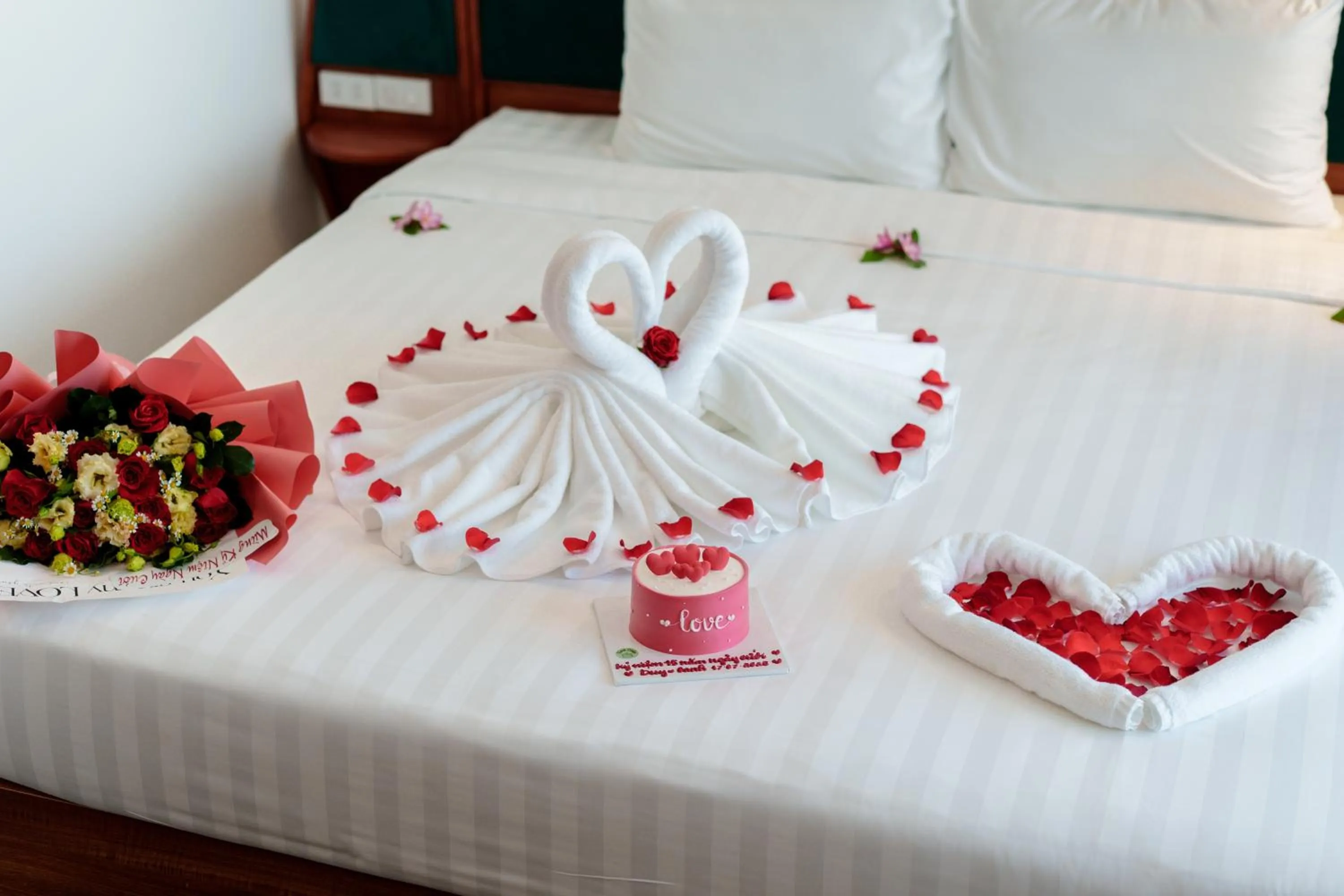 Bed in Serene Riverside Hotel Hoi An