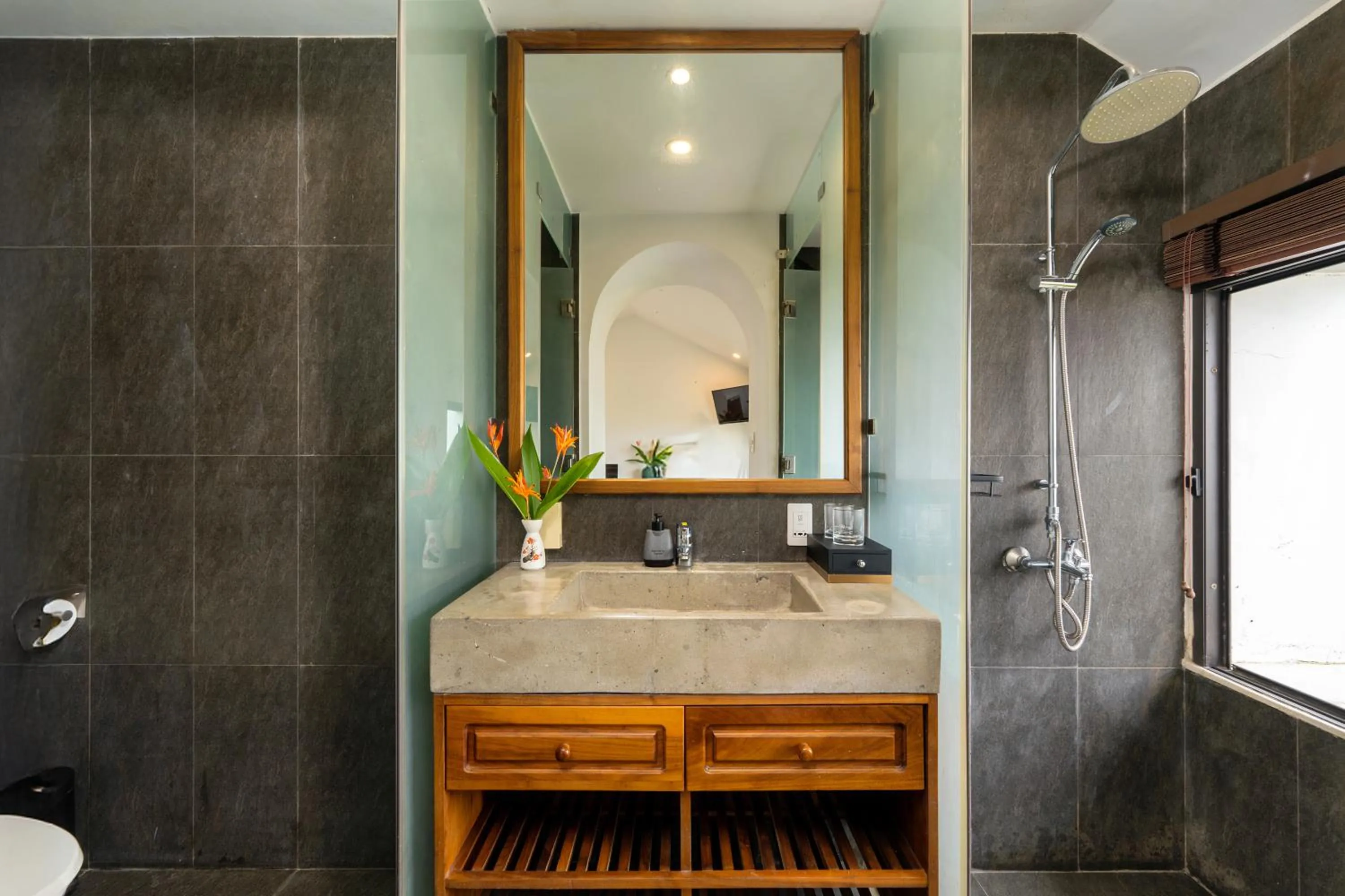 Shower in Gia Huy Riverside Hotel Hoi An