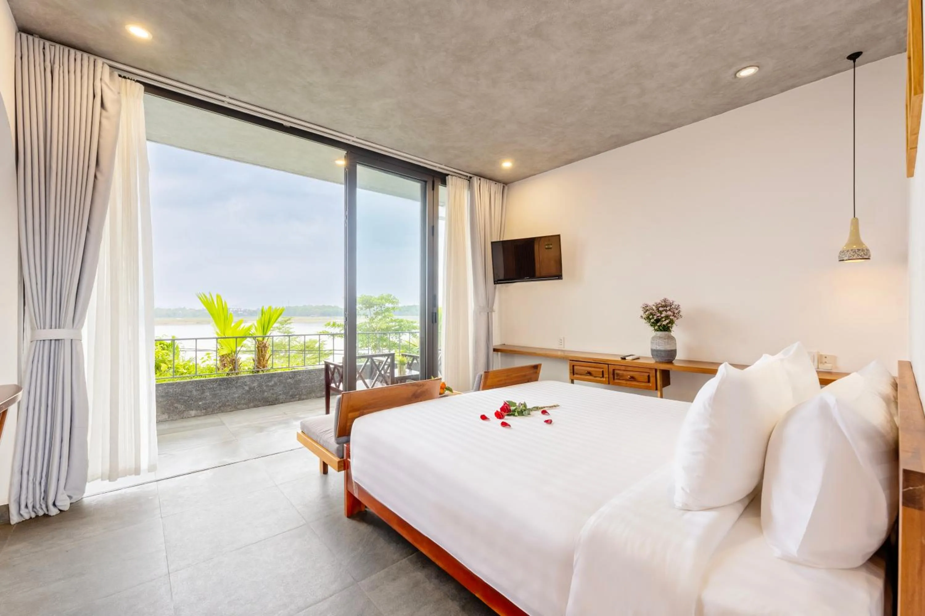 Queen Room with Balcony in Serene Riverside Hotel Hoi An