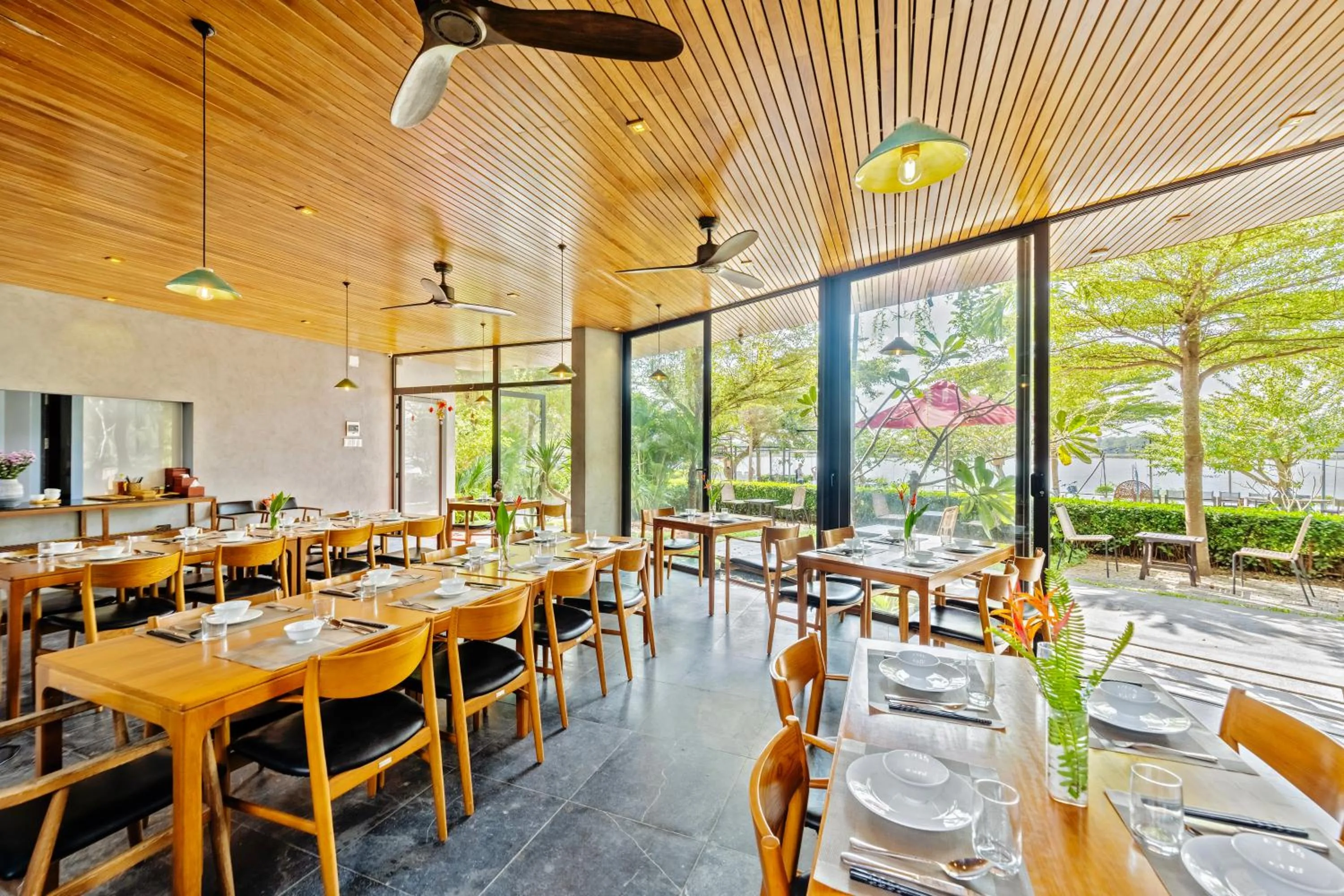 Restaurant/places to eat in Serene Riverside Hotel Hoi An
