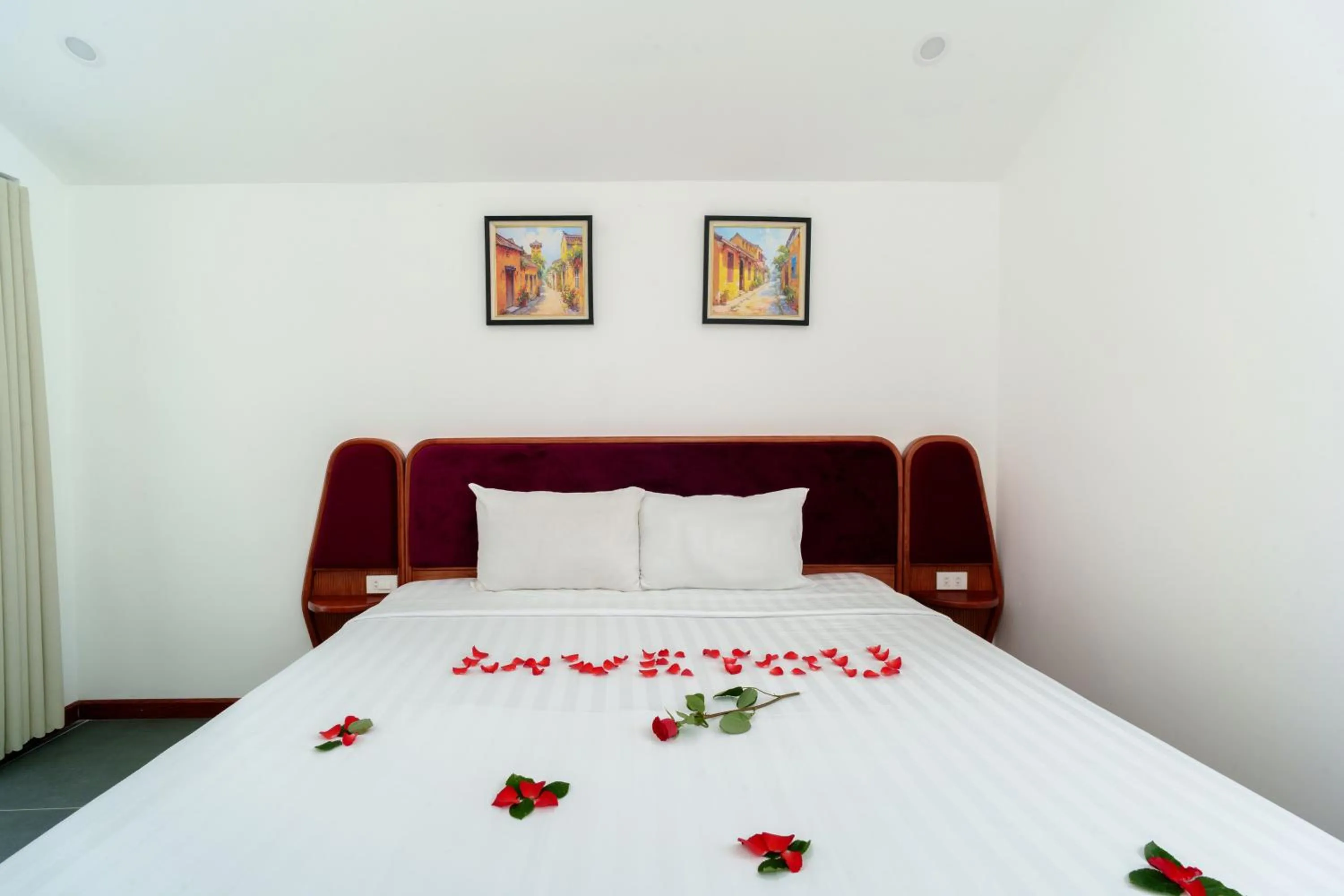 Bed in Serene Riverside Hotel Hoi An