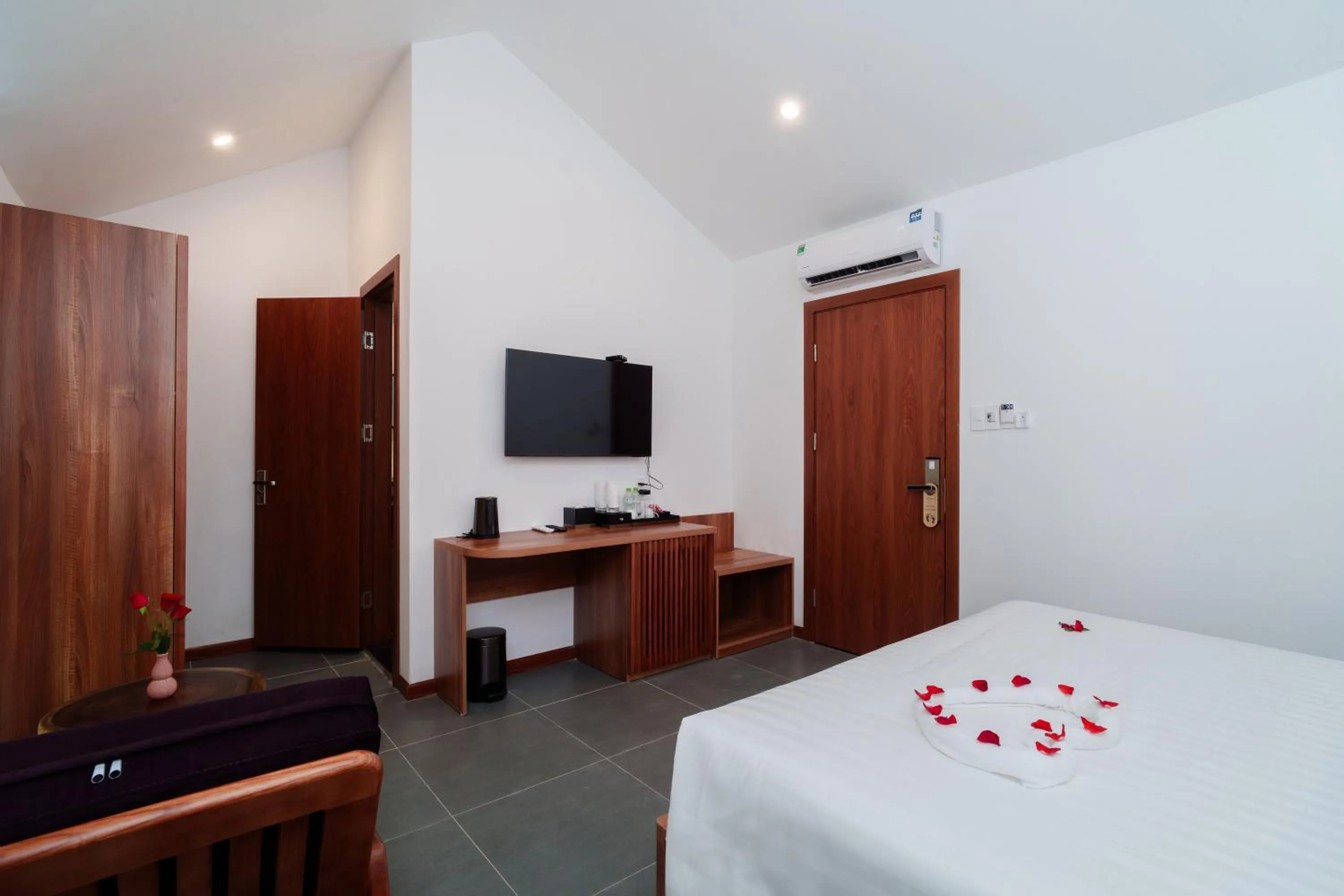 Bedroom, Bed in Serene Riverside Hotel Hoi An