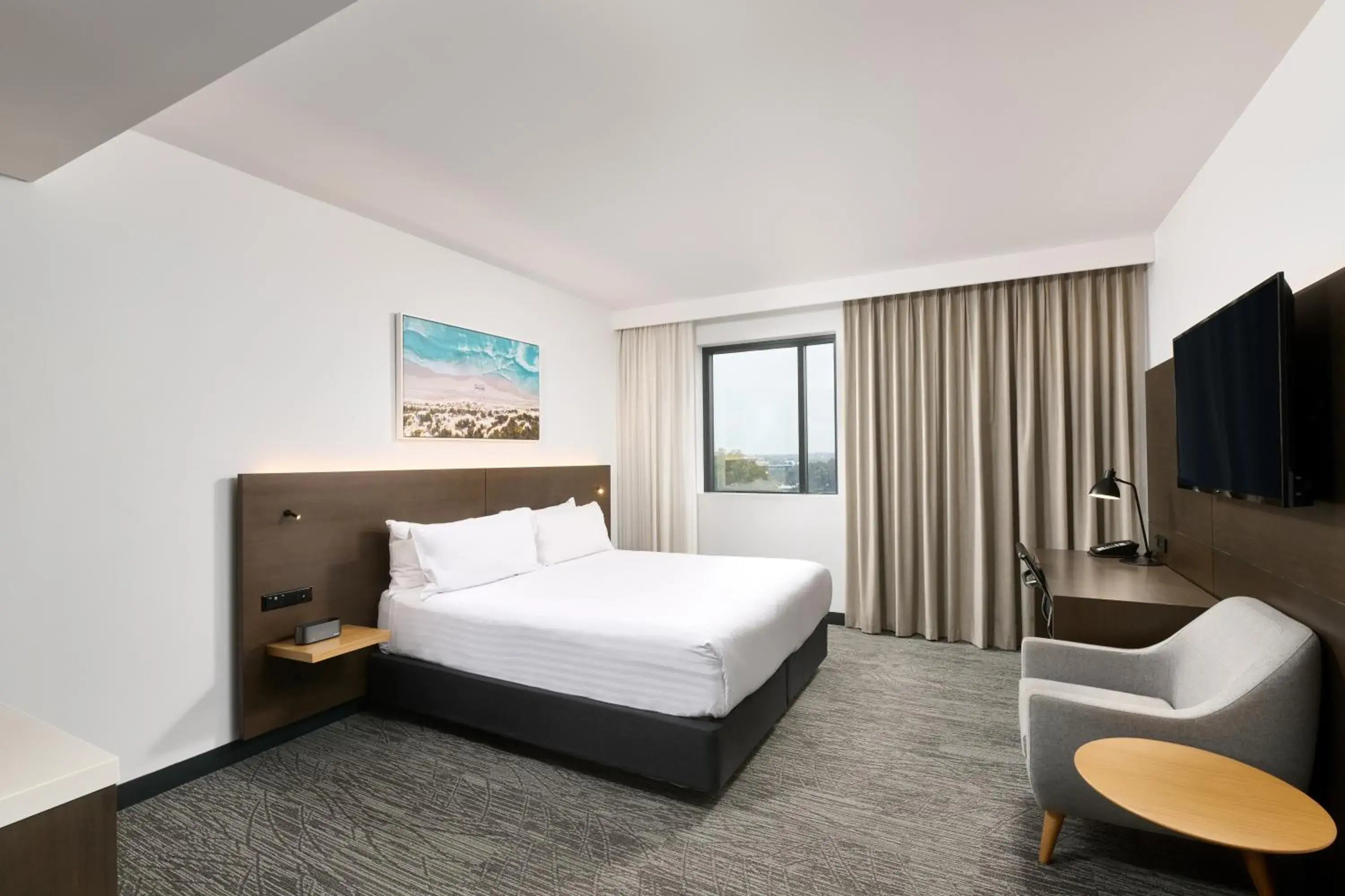 Standard King Room with View in Holiday Inn West Perth by IHG Standard King Room with View in Holiday Inn West Perth by IHG