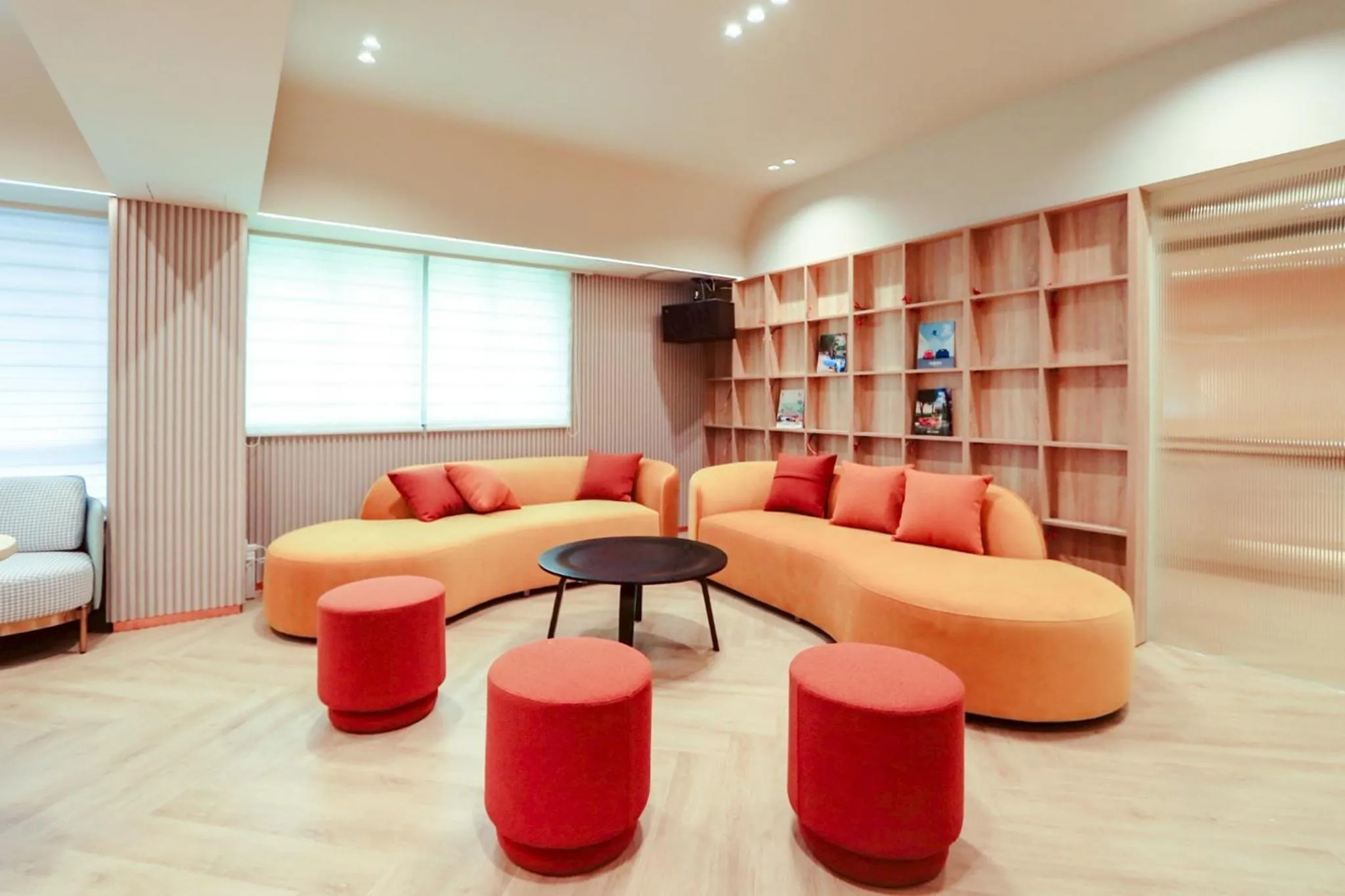 Restaurant/places to eat in Herkang Hotel