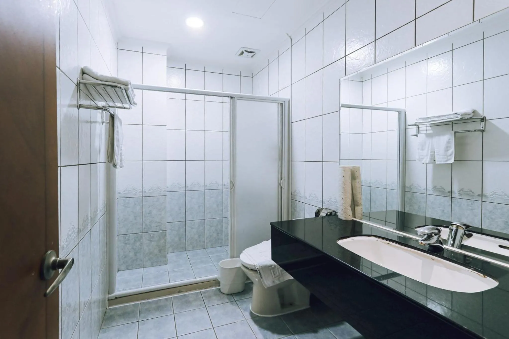 Shower in Herkang Hotel