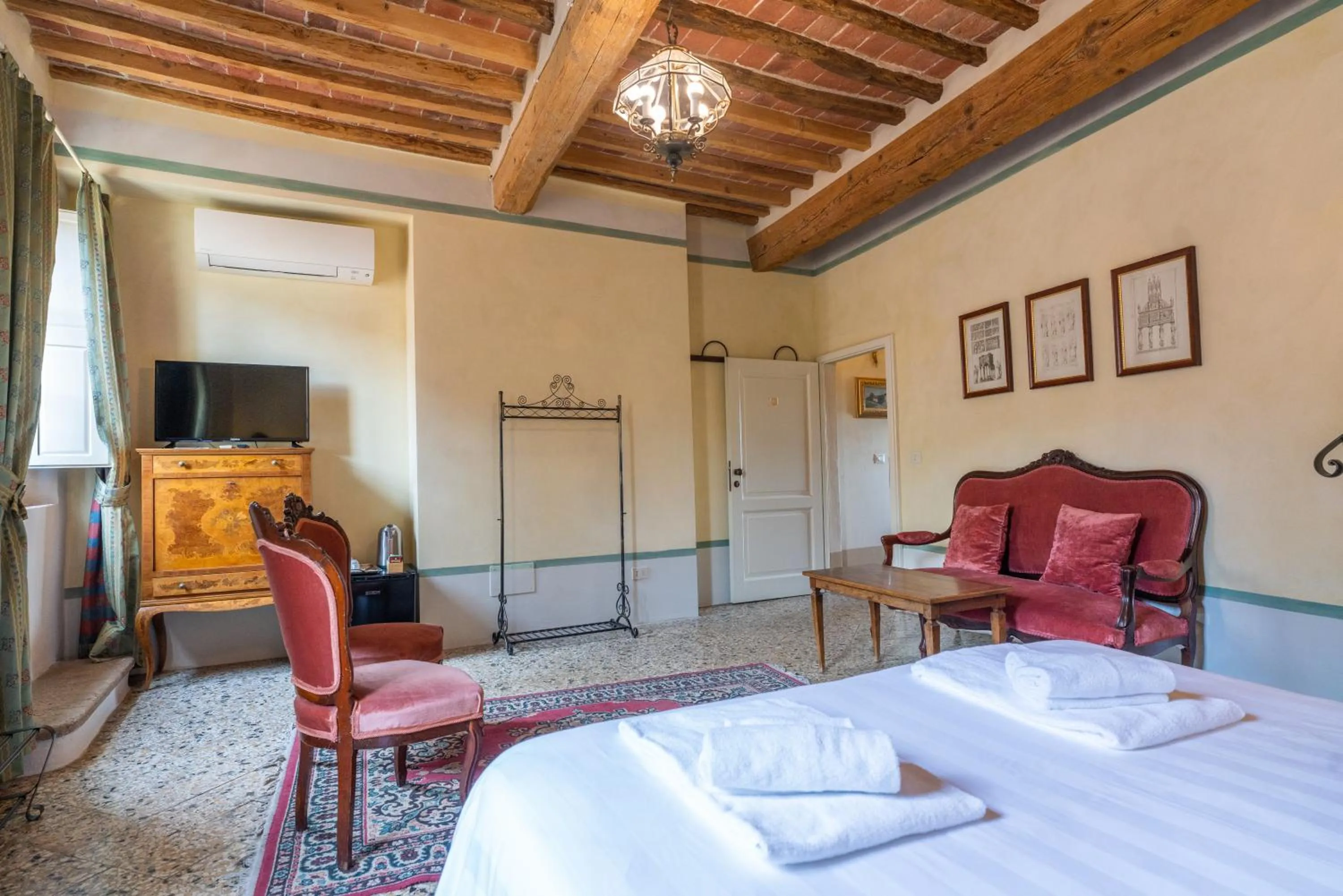 Living room, Bed in Palazzo Mosela Alla Porta