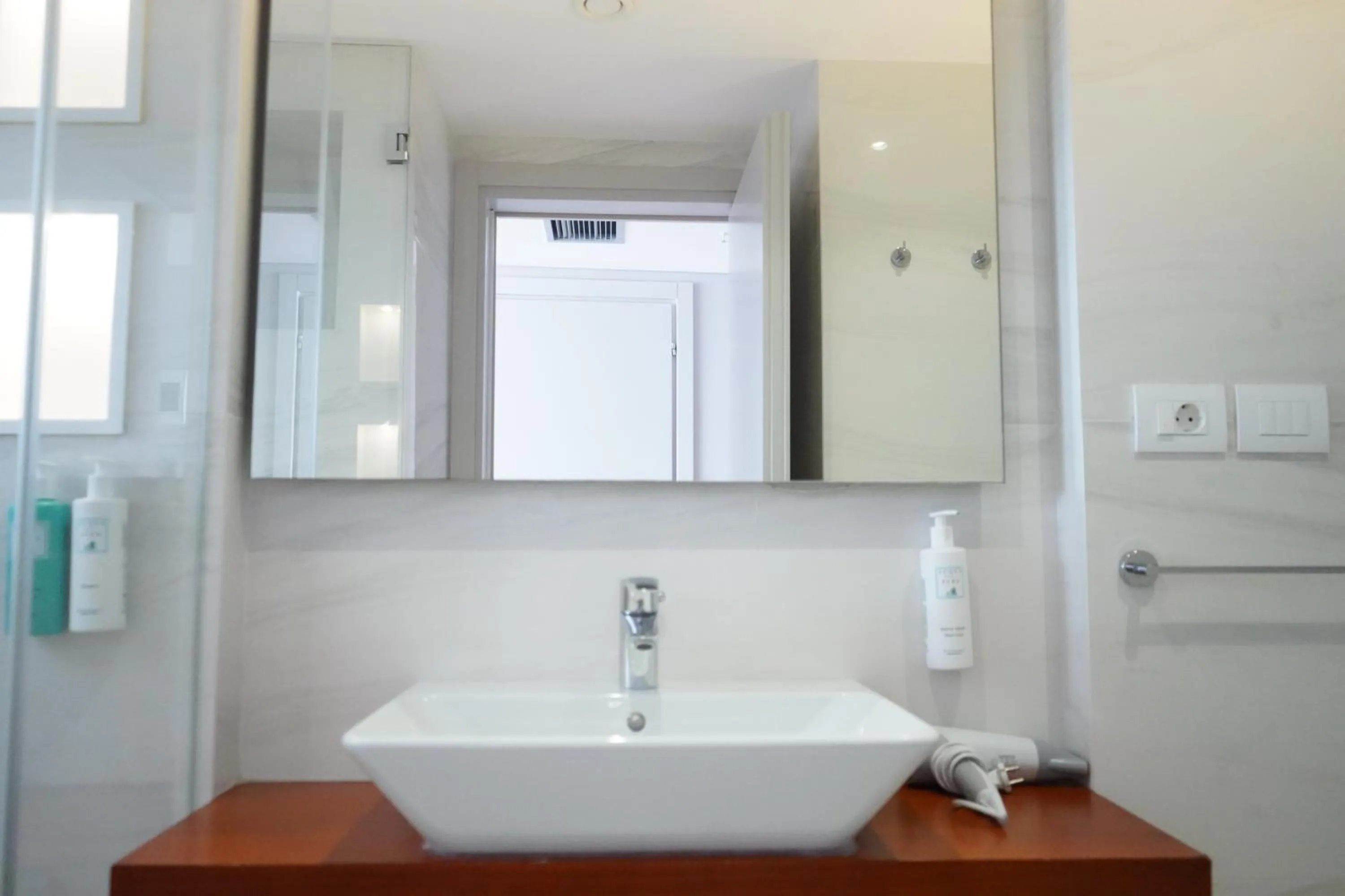 Shower in Bougainville Bay Hotel