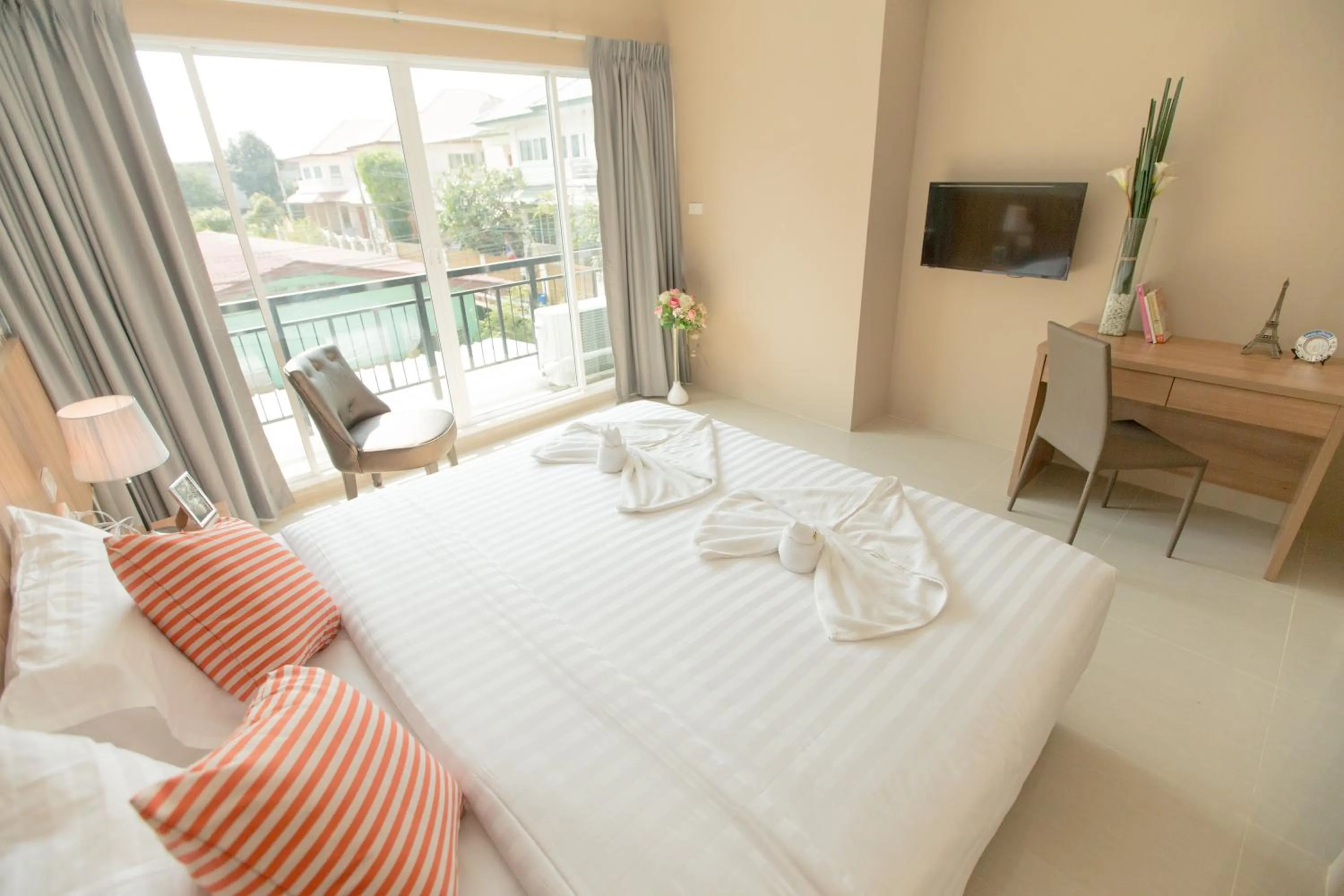 Day, Bed in The Bedroom Ladprao 101 Bangkok - SHA