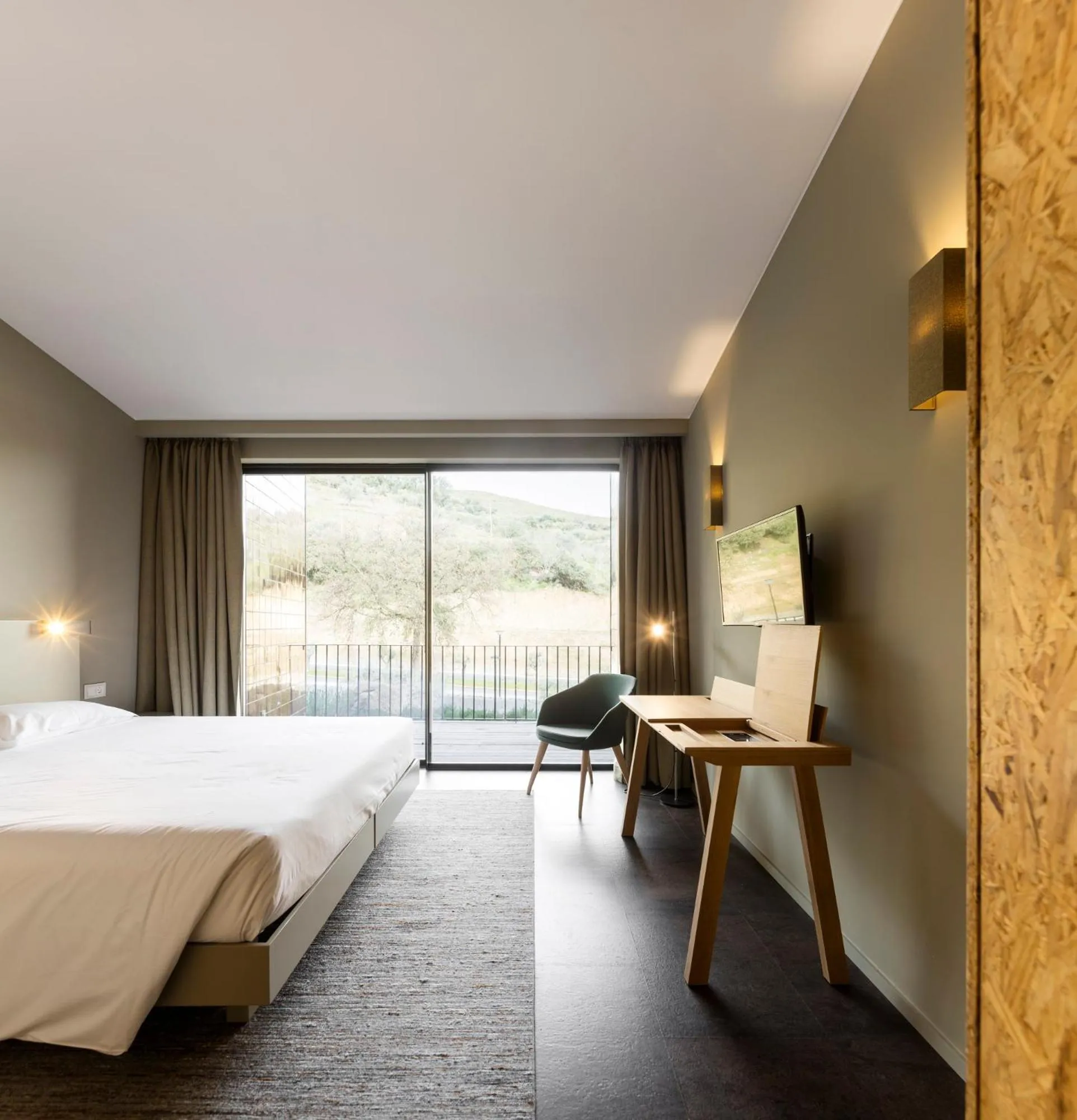 Seating area, Bed in Longroiva Hotel Rural