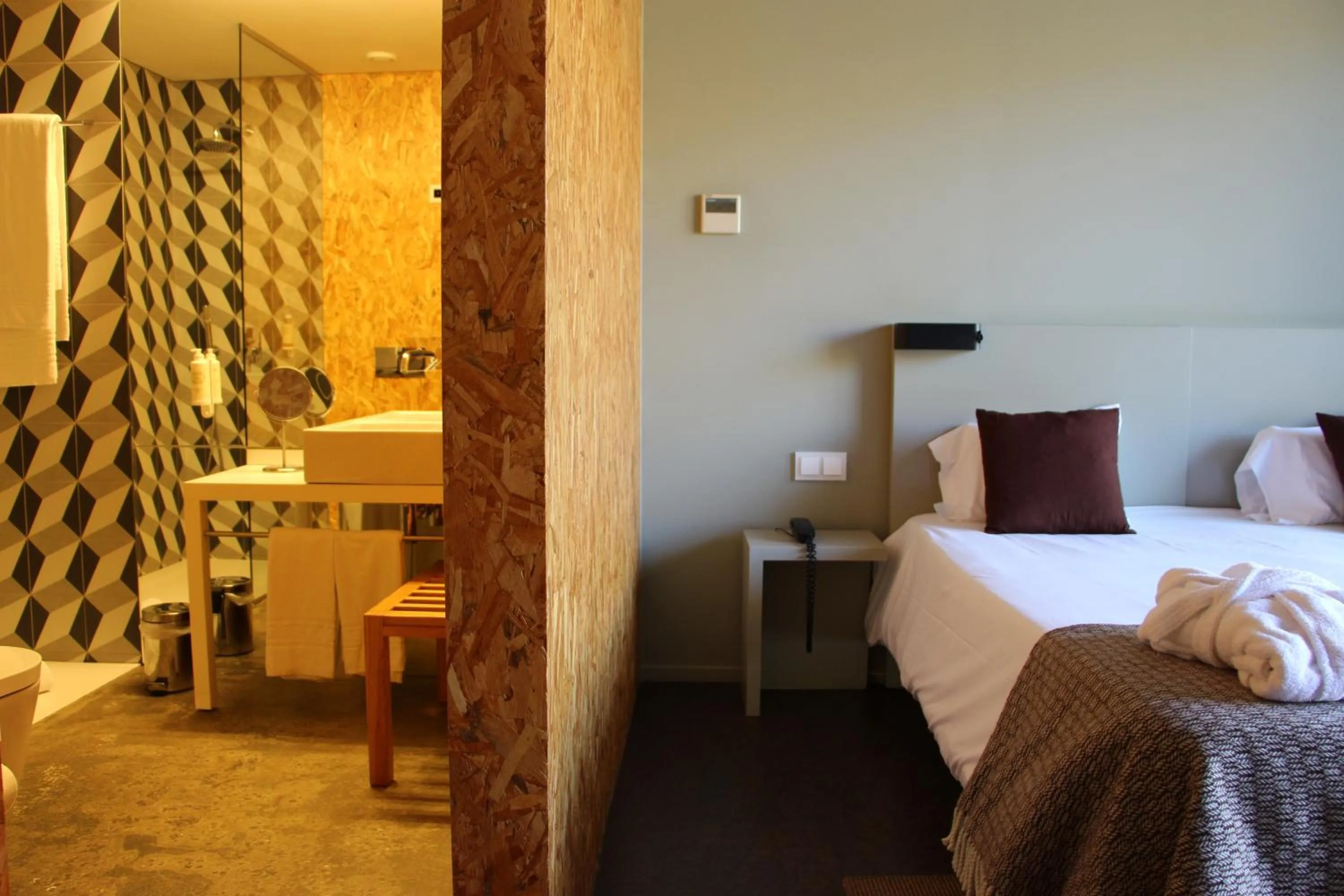 Bathroom, Bed in Longroiva Hotel Rural