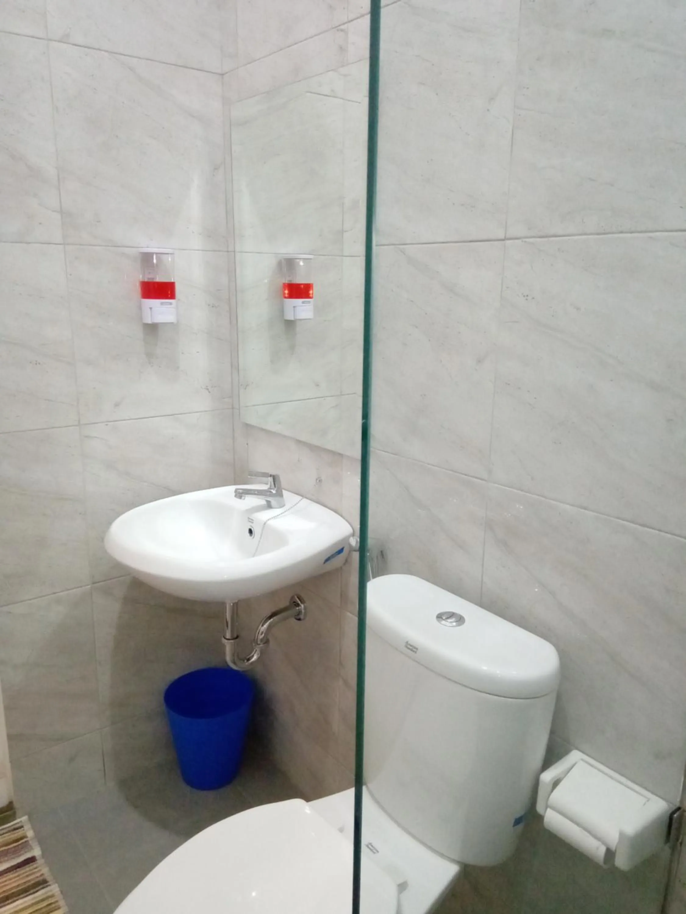 Bathroom in Alzara Hotel Syariah