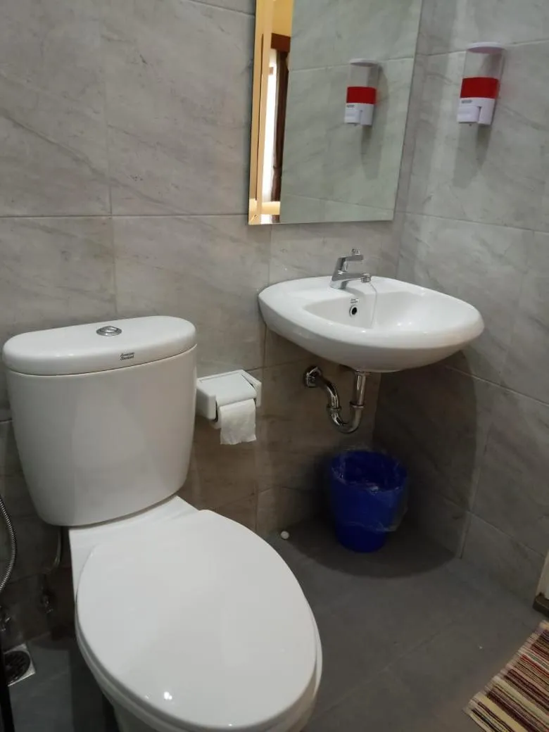 Bathroom in Alzara Hotel Syariah