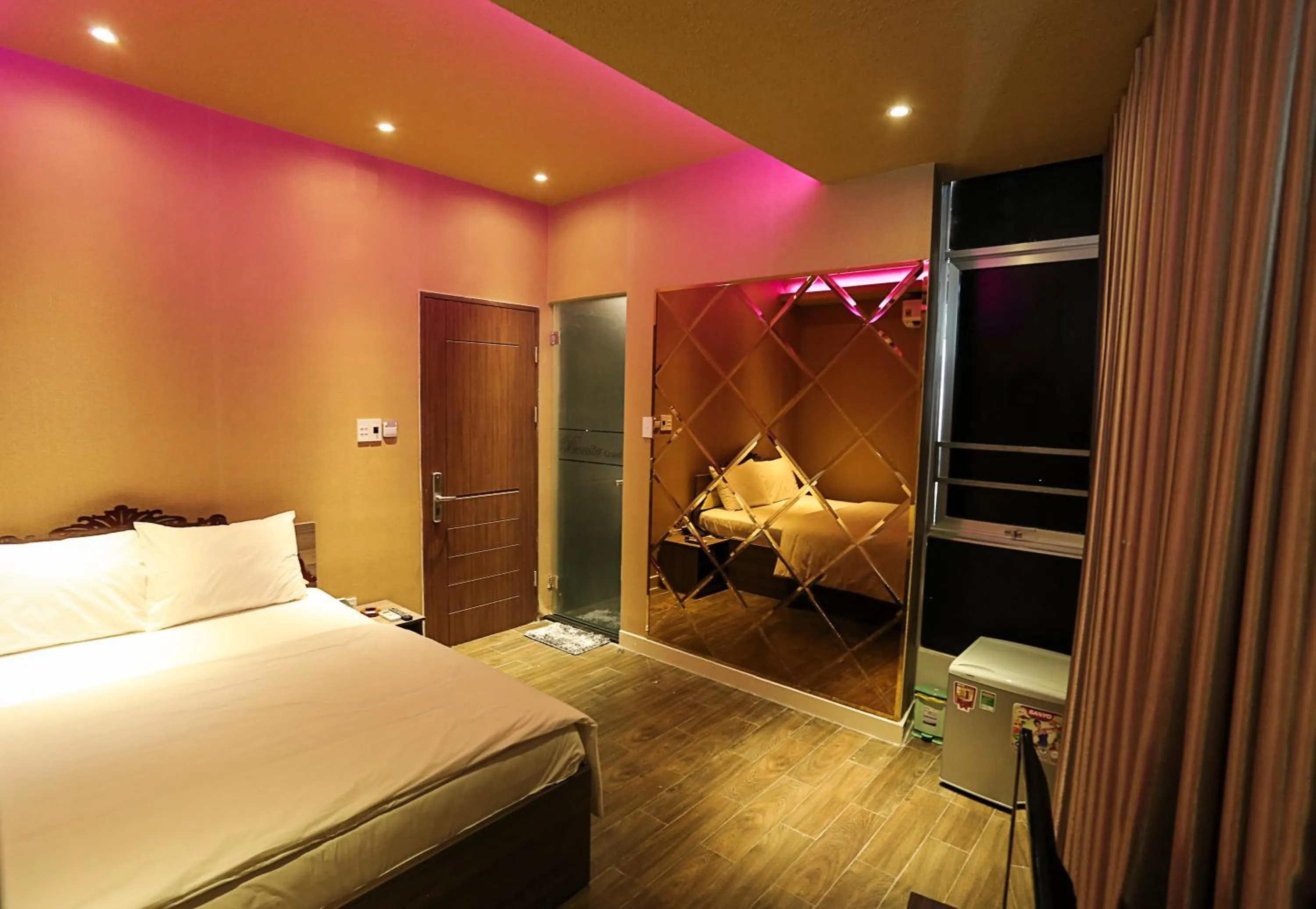 Photo of the whole room in Bonita Grand Hotel