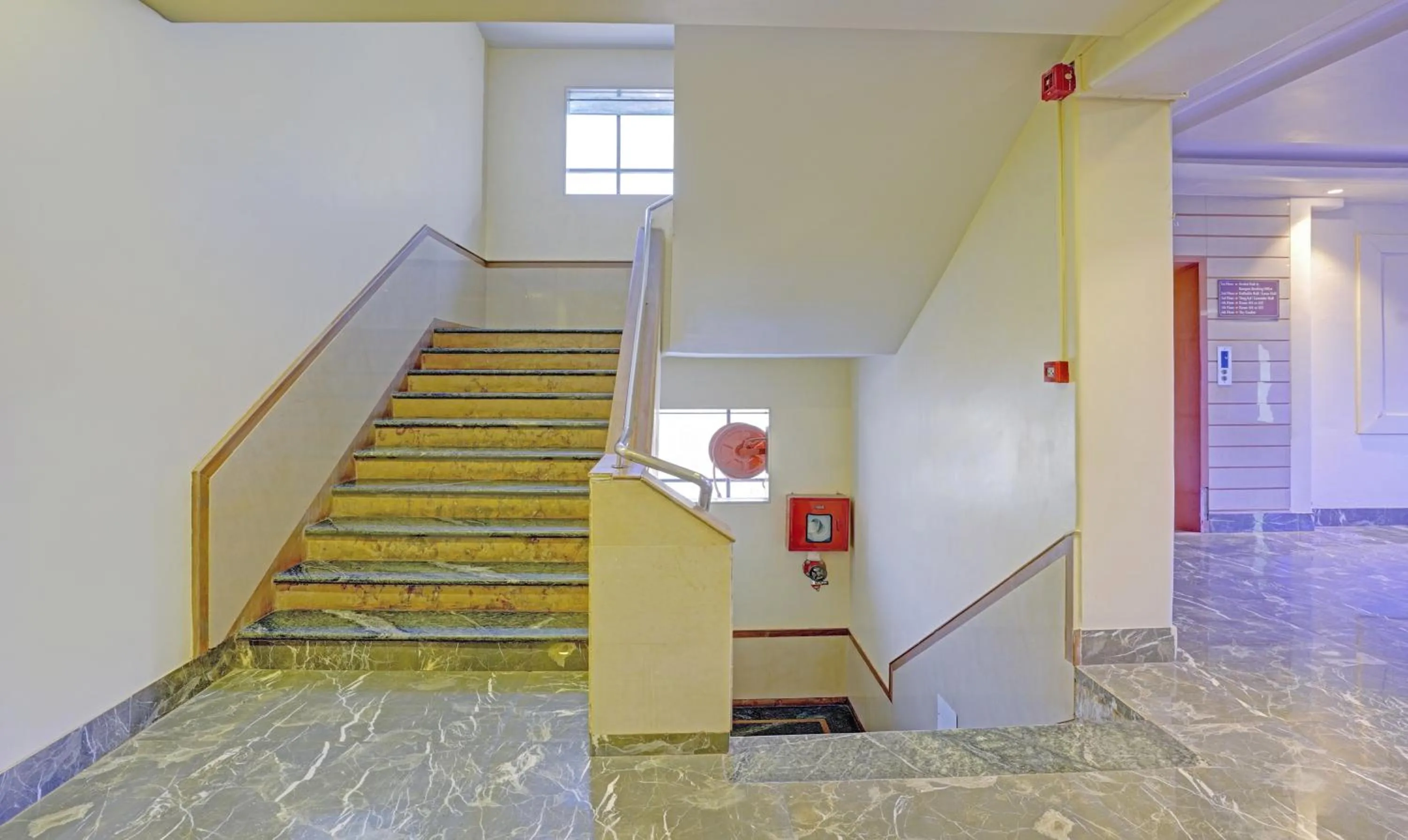 Lobby or reception in Treebo De Grandeur Anand Nagar