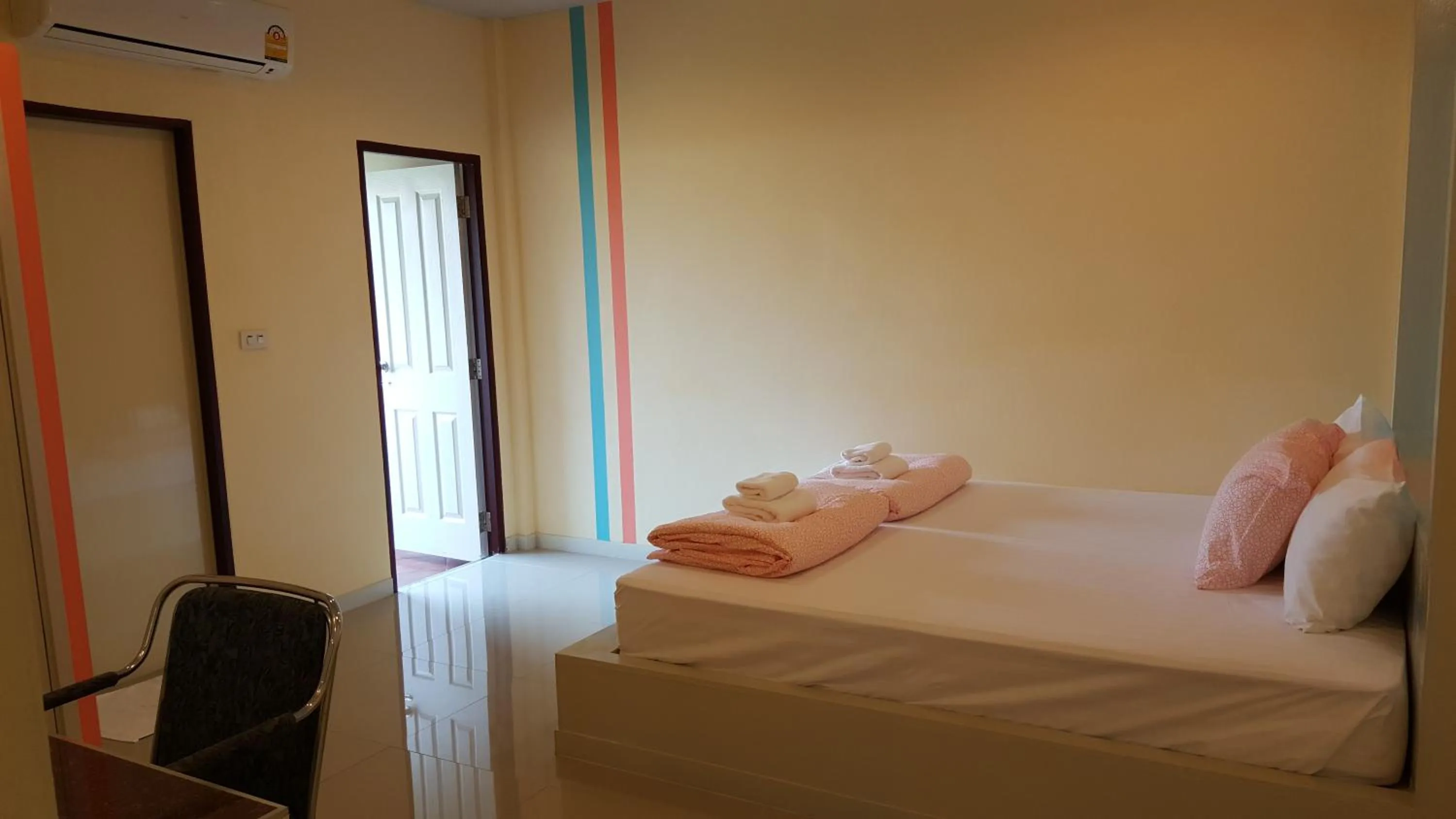 Bed in Juntima Place at Amphawa