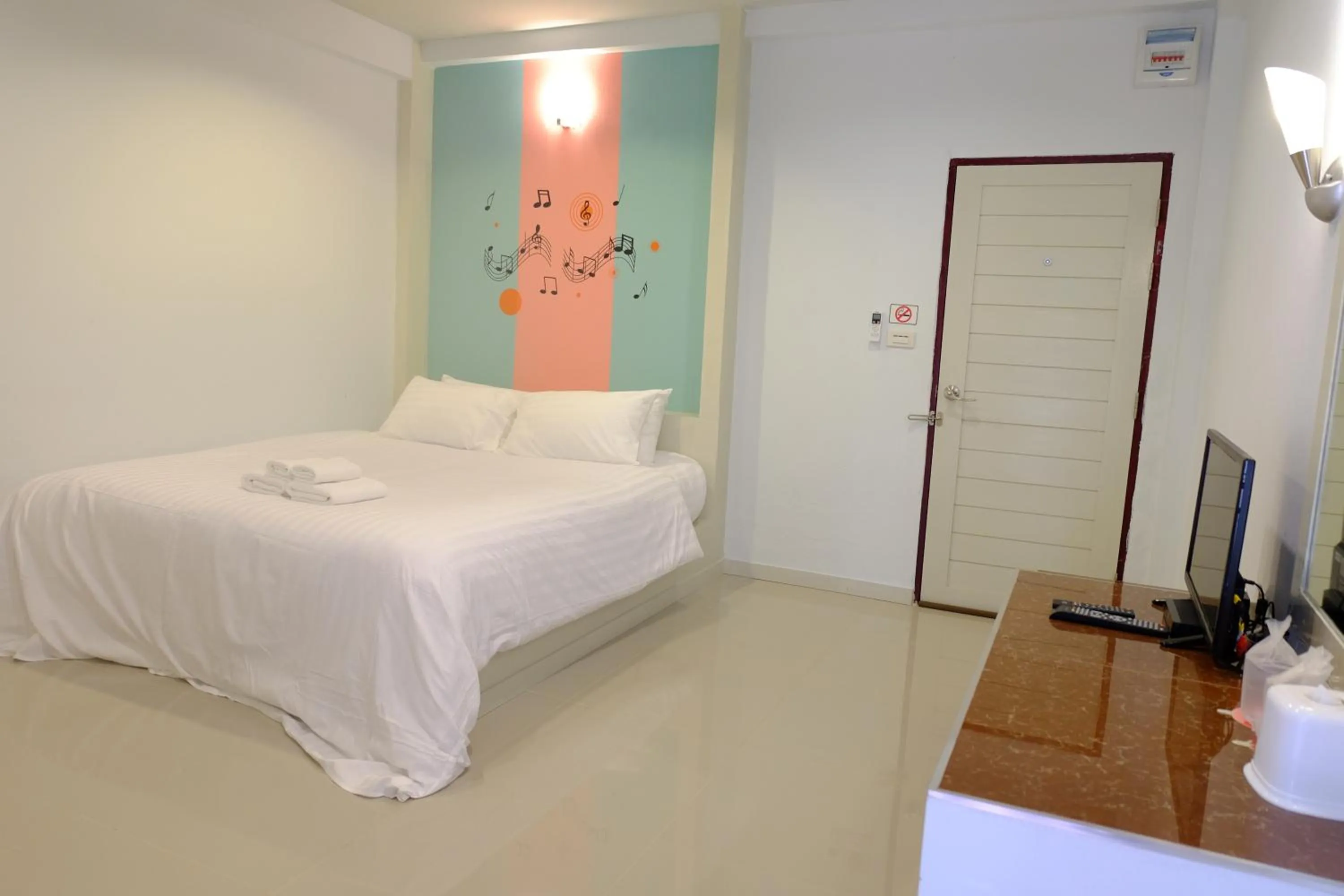 Photo of the whole room, Bed in Juntima Place at Amphawa