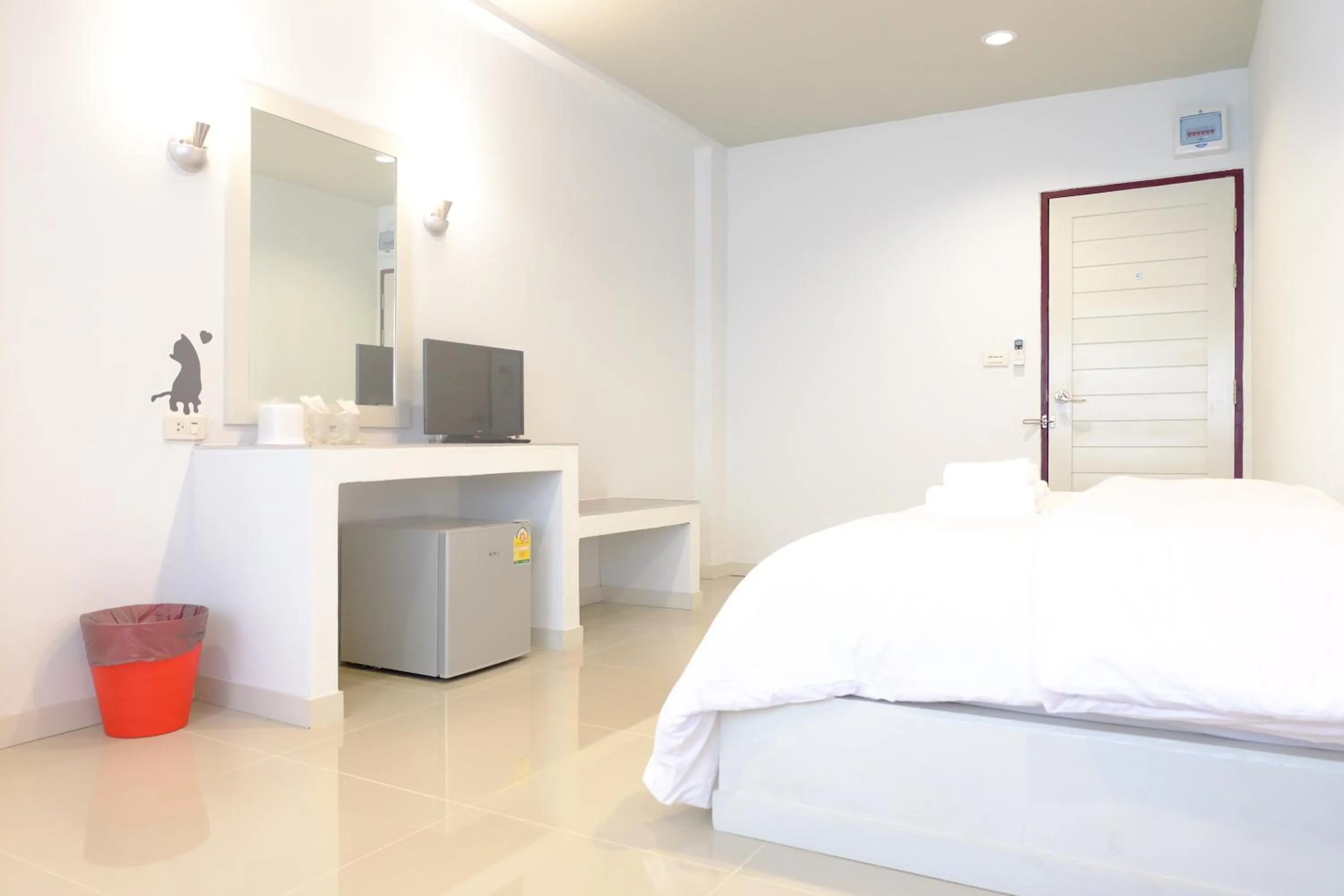 Photo of the whole room, Bed in Juntima Place at Amphawa