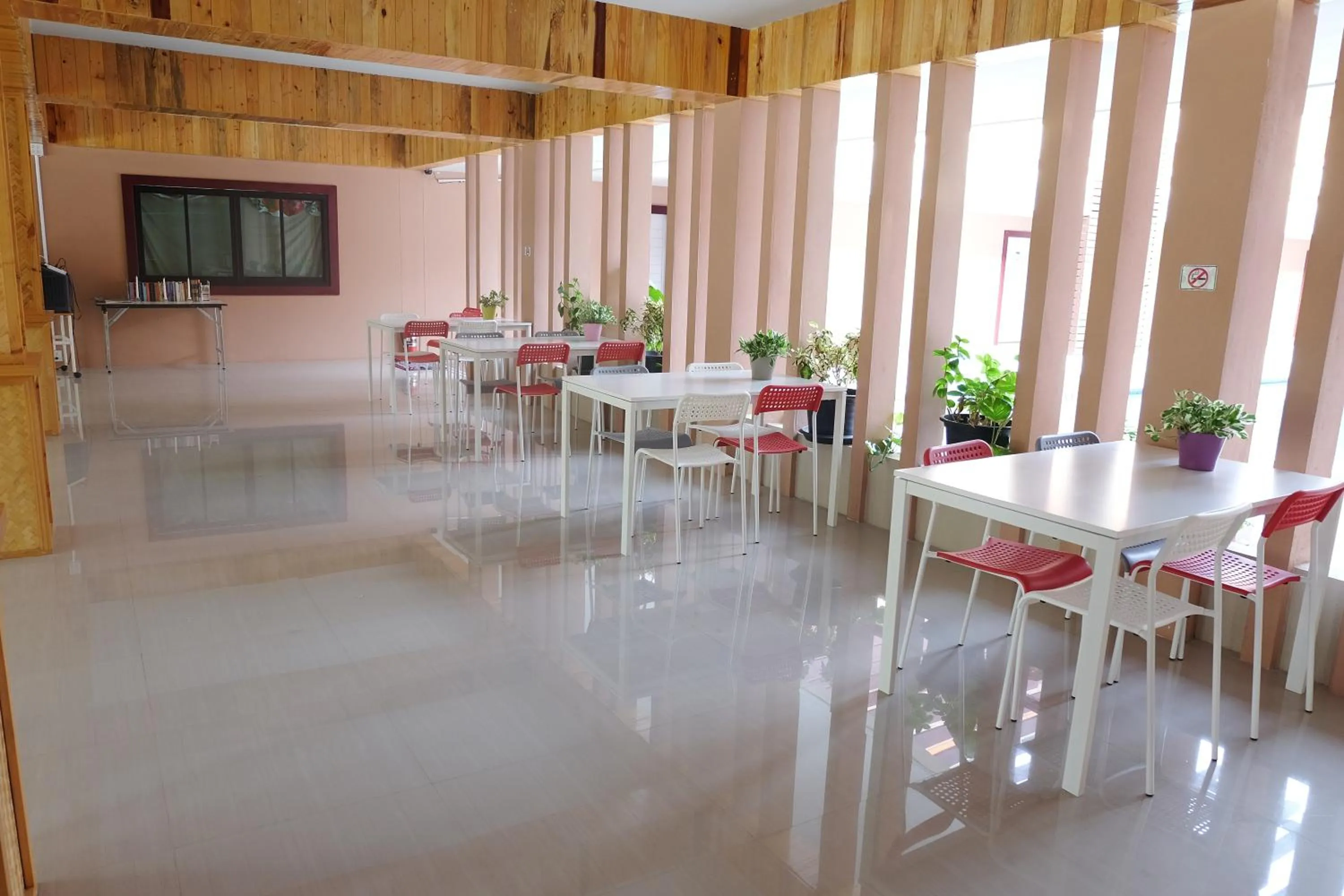 Restaurant/places to eat in Juntima Place at Amphawa