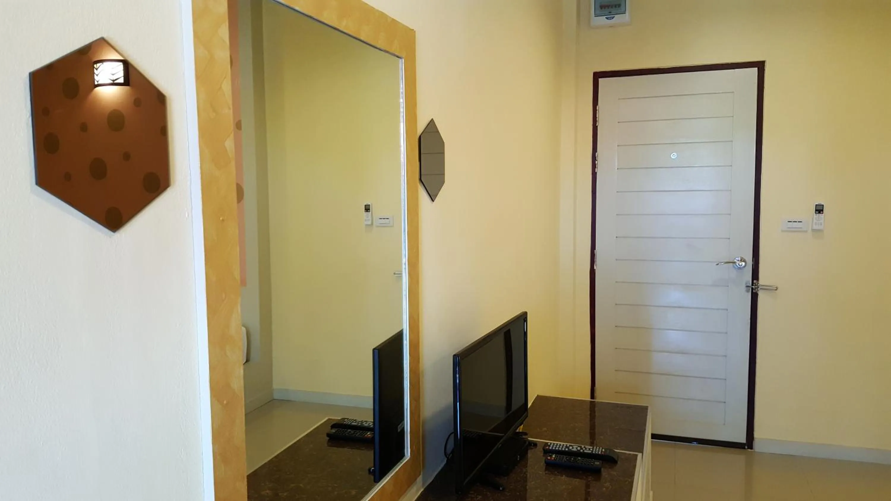 Juntima Place at Amphawa