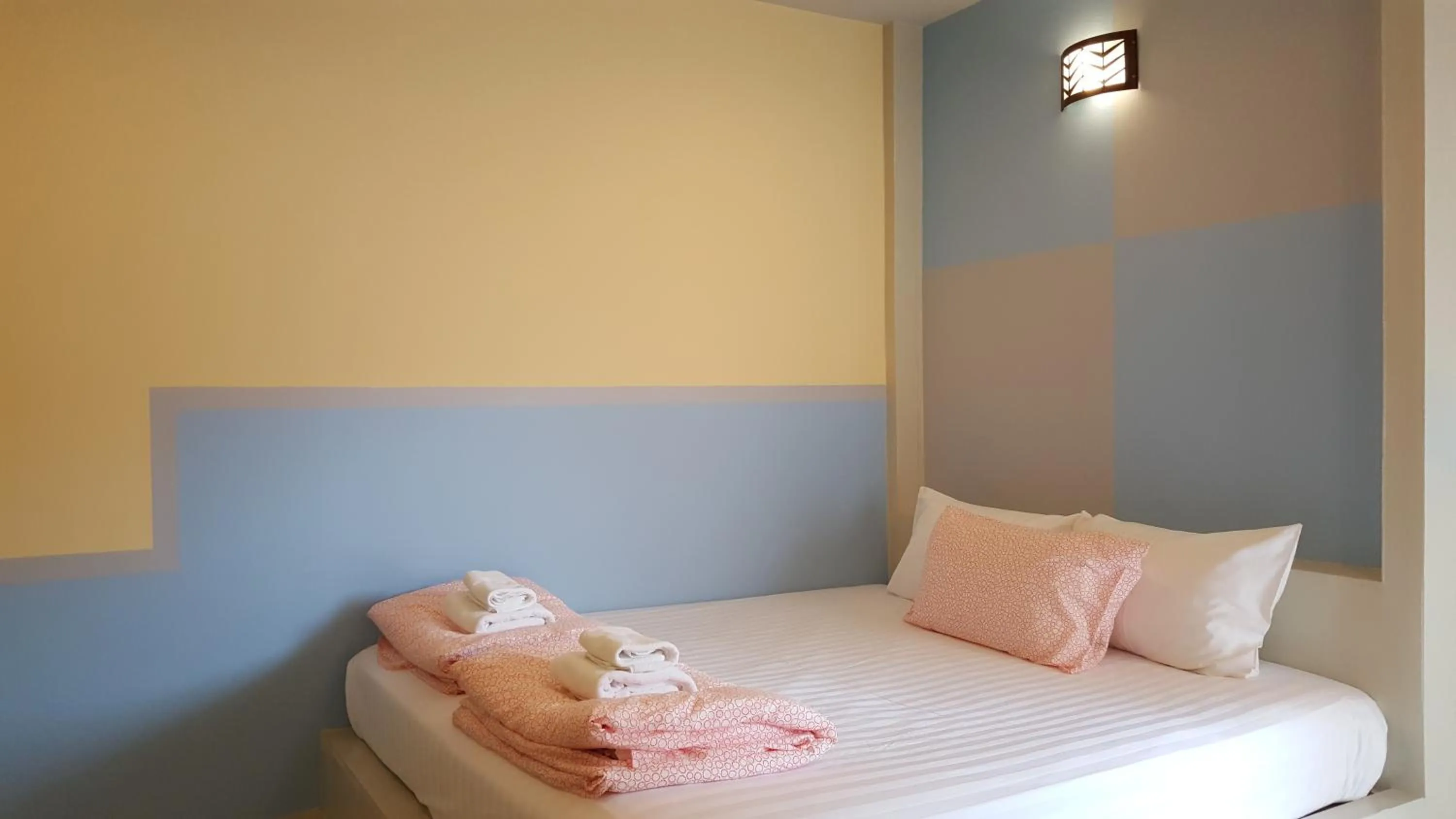 Bed in Juntima Place at Amphawa