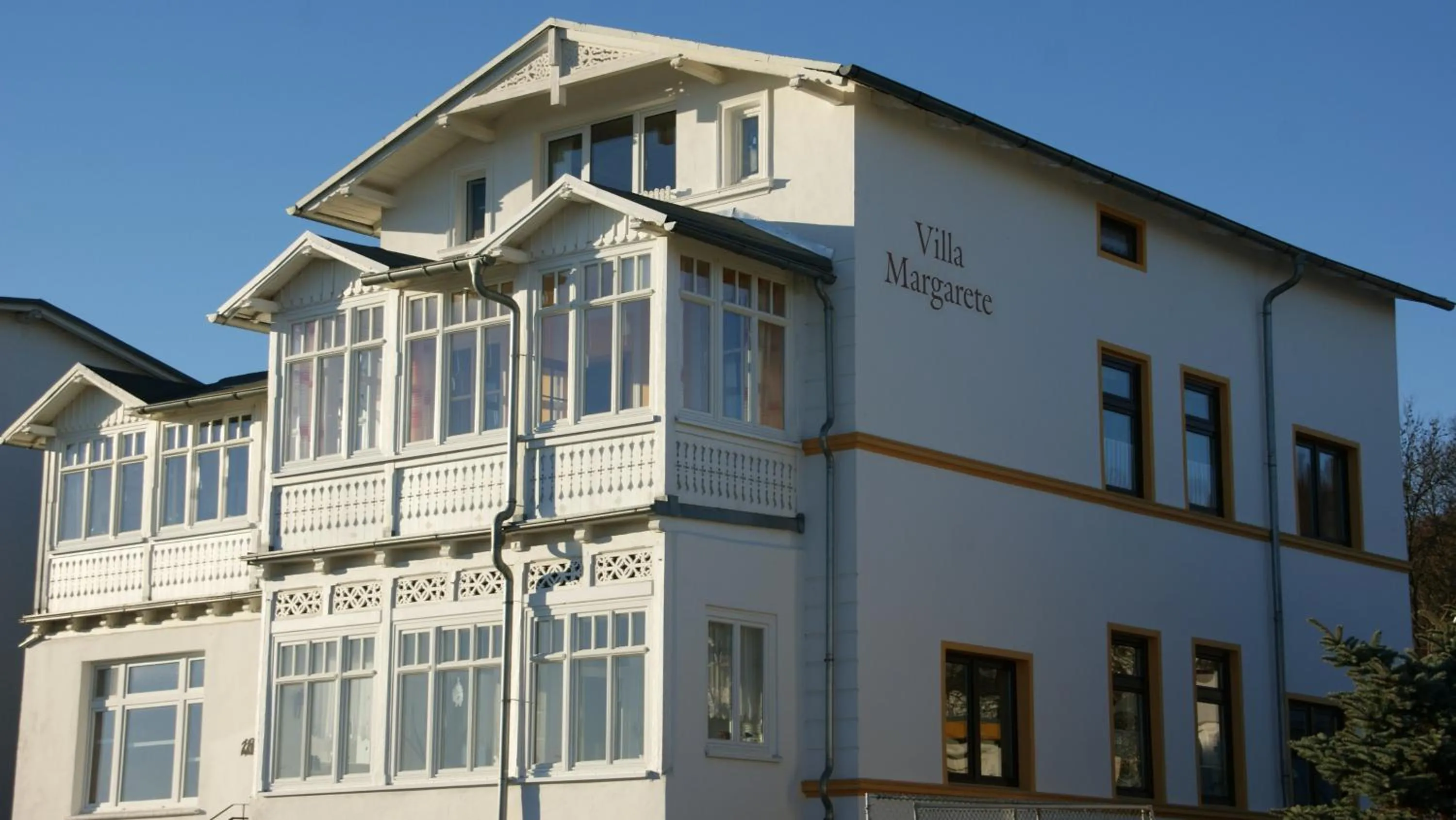 Facade/entrance in Villa Margarete