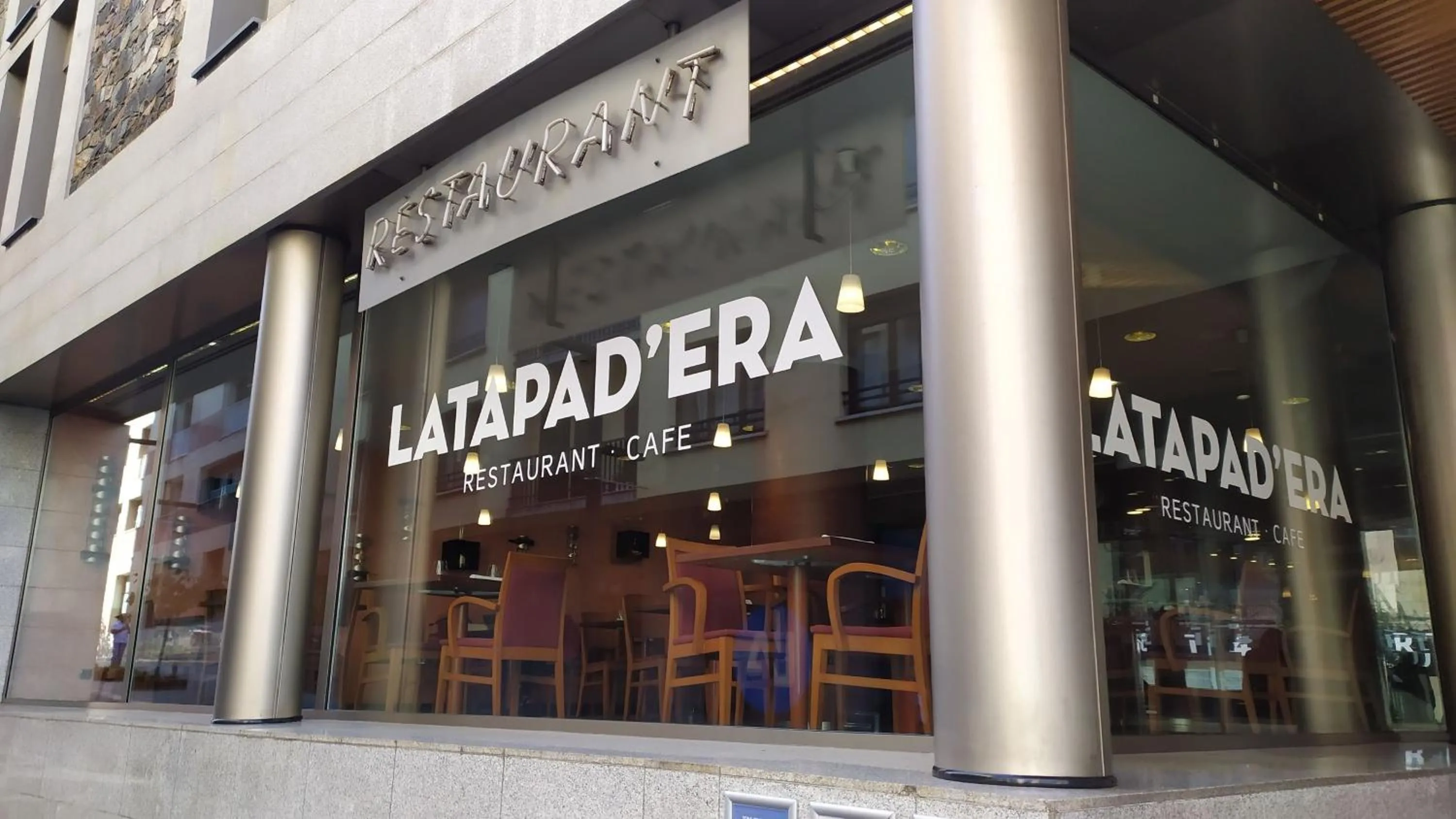 Lounge or bar in Sercotel Delfos Andorra