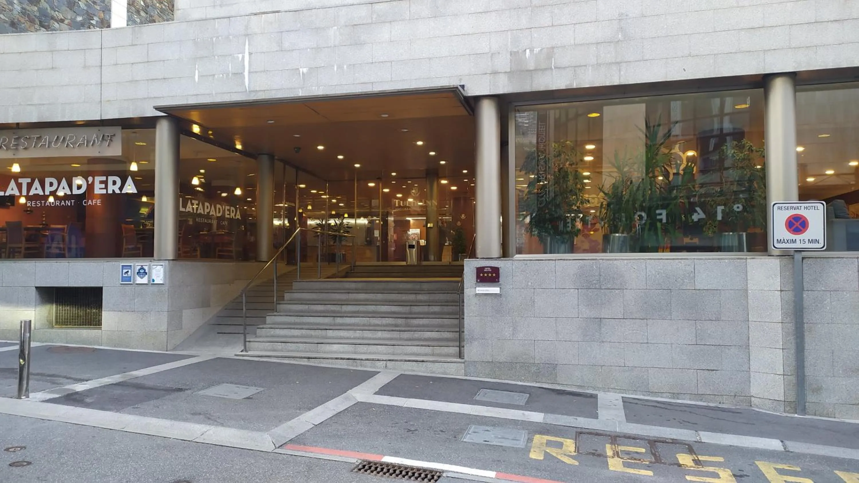 Facade/entrance in Sercotel Delfos Andorra