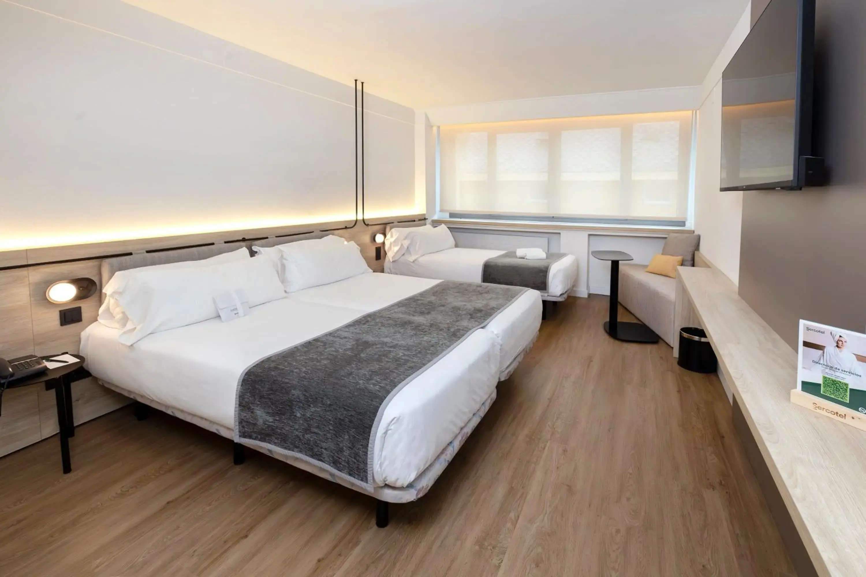 Superior Triple Room in Sercotel Delfos Andorra Superior Triple Room in Sercotel Delfos Andorra