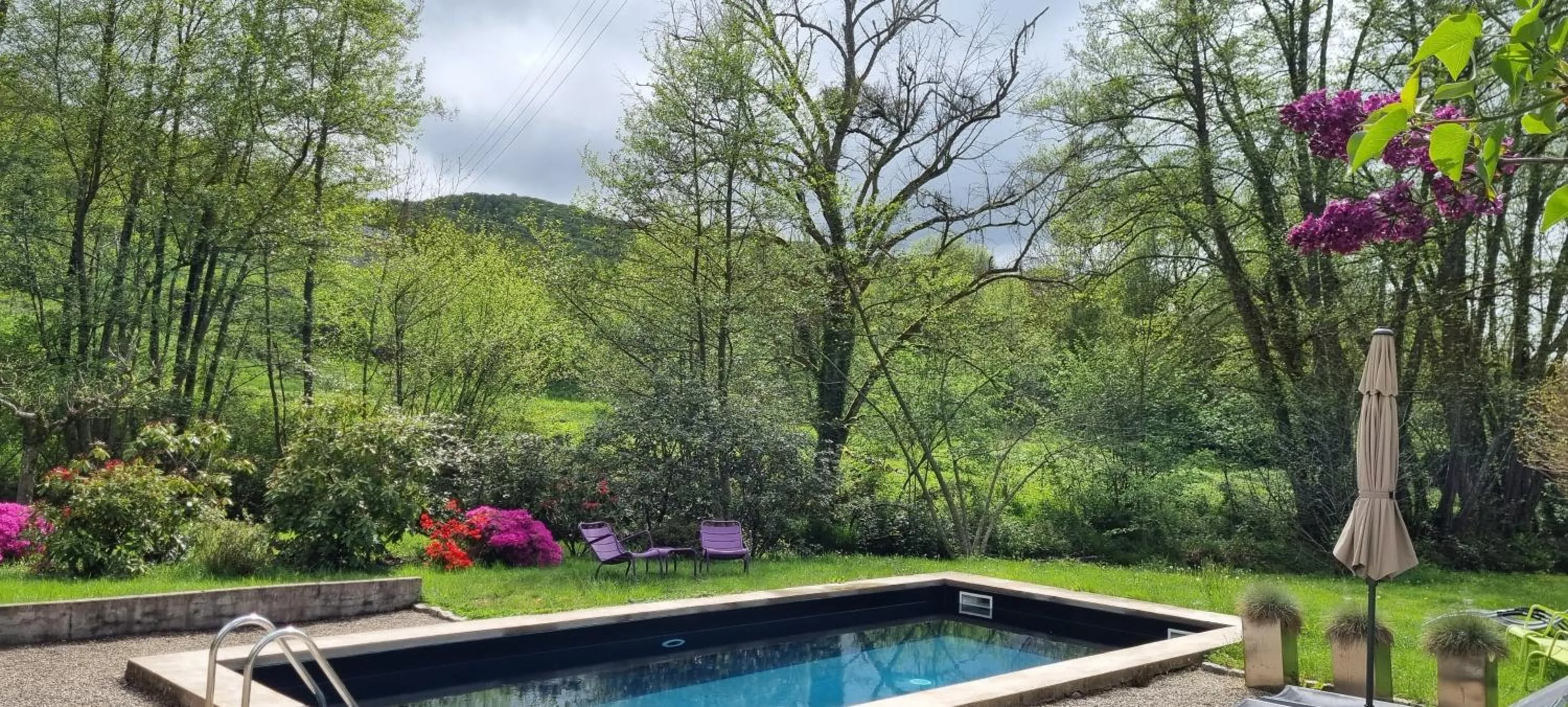 Swimming pool in Moulin Renaudiots - Escapade Luxe Refuge cosy & Bourgogne au coin du feu