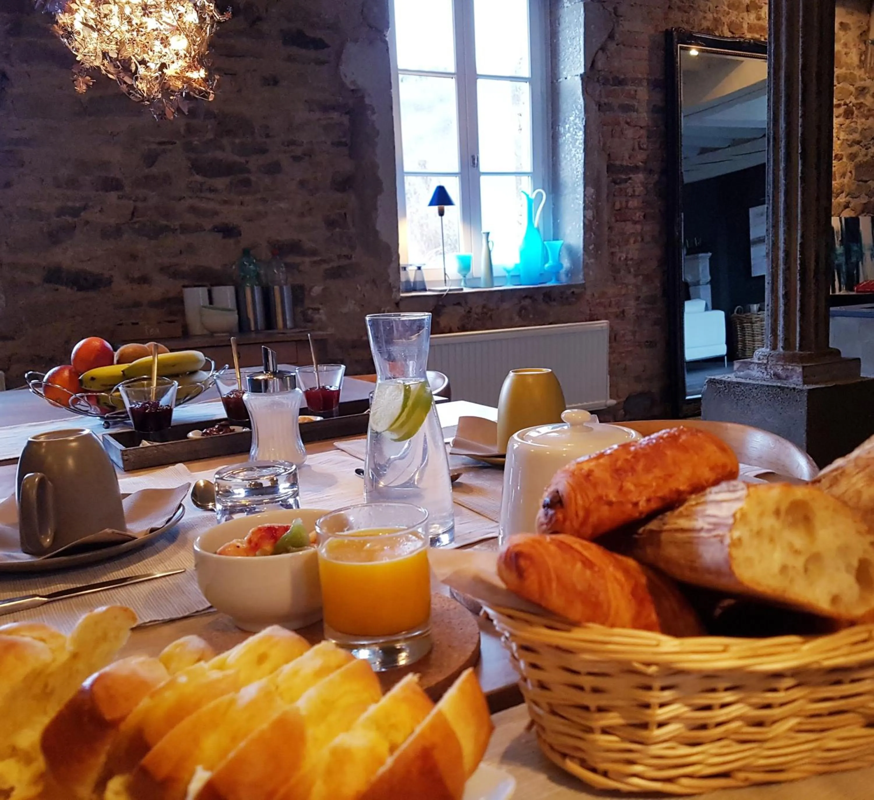 Breakfast in Moulin Renaudiots - Escapade Luxe Refuge cosy & Bourgogne au coin du feu