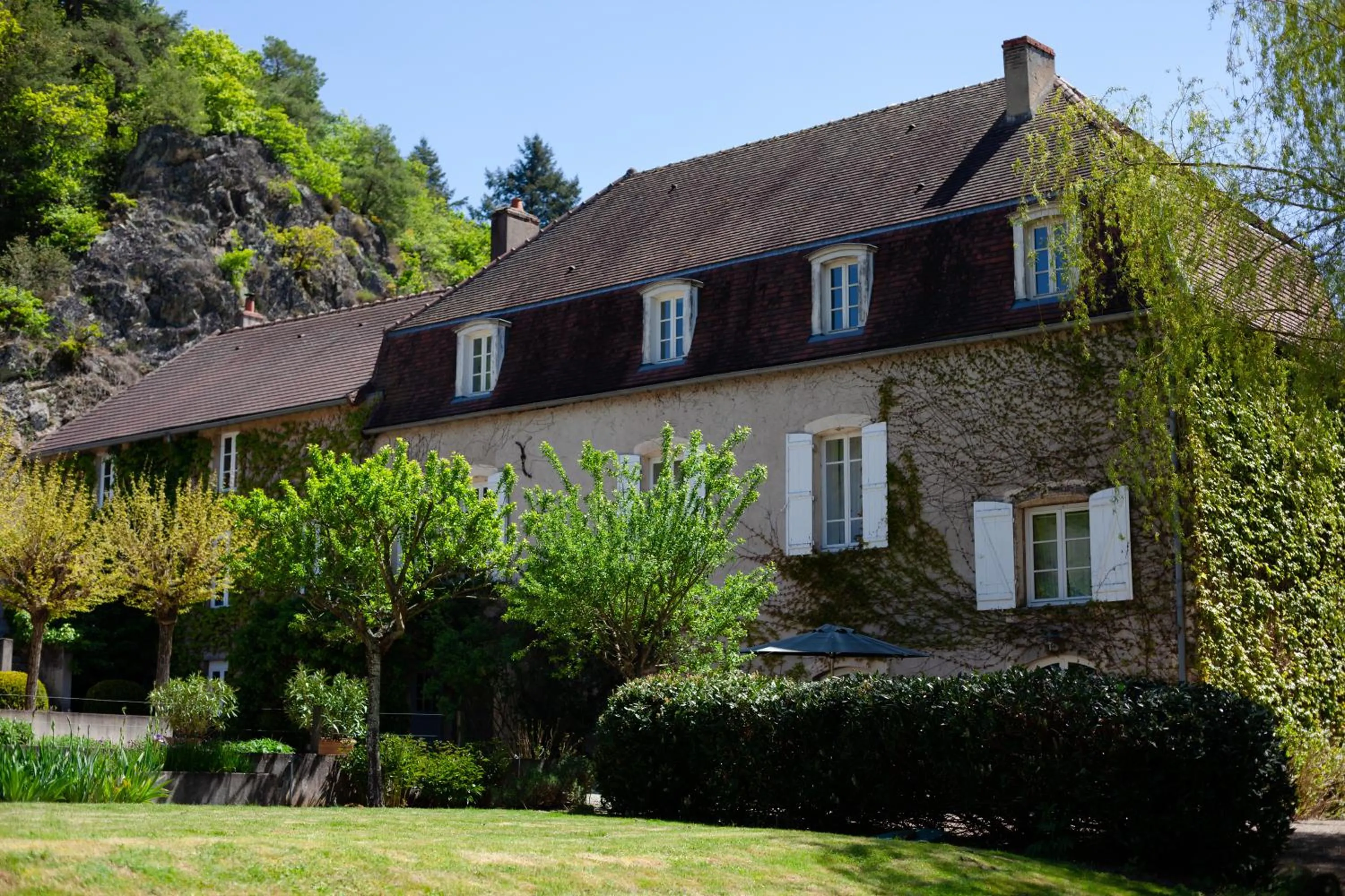 Garden in Moulin Renaudiots - Escapade Luxe Refuge cosy & Bourgogne au coin du feu