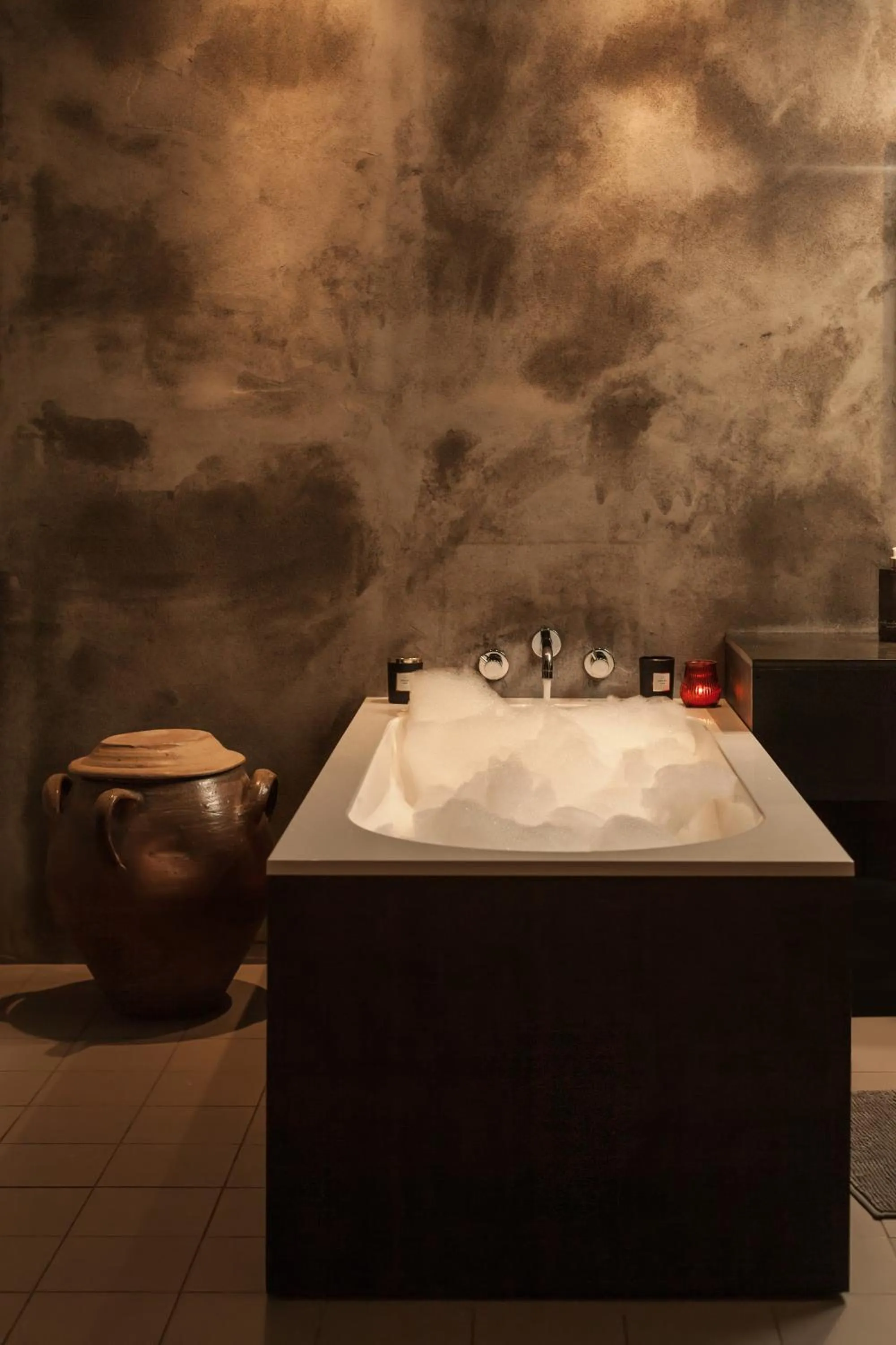 Hot Tub in Moulin Renaudiots - Escapade Luxe Refuge cosy & Bourgogne au coin du feu