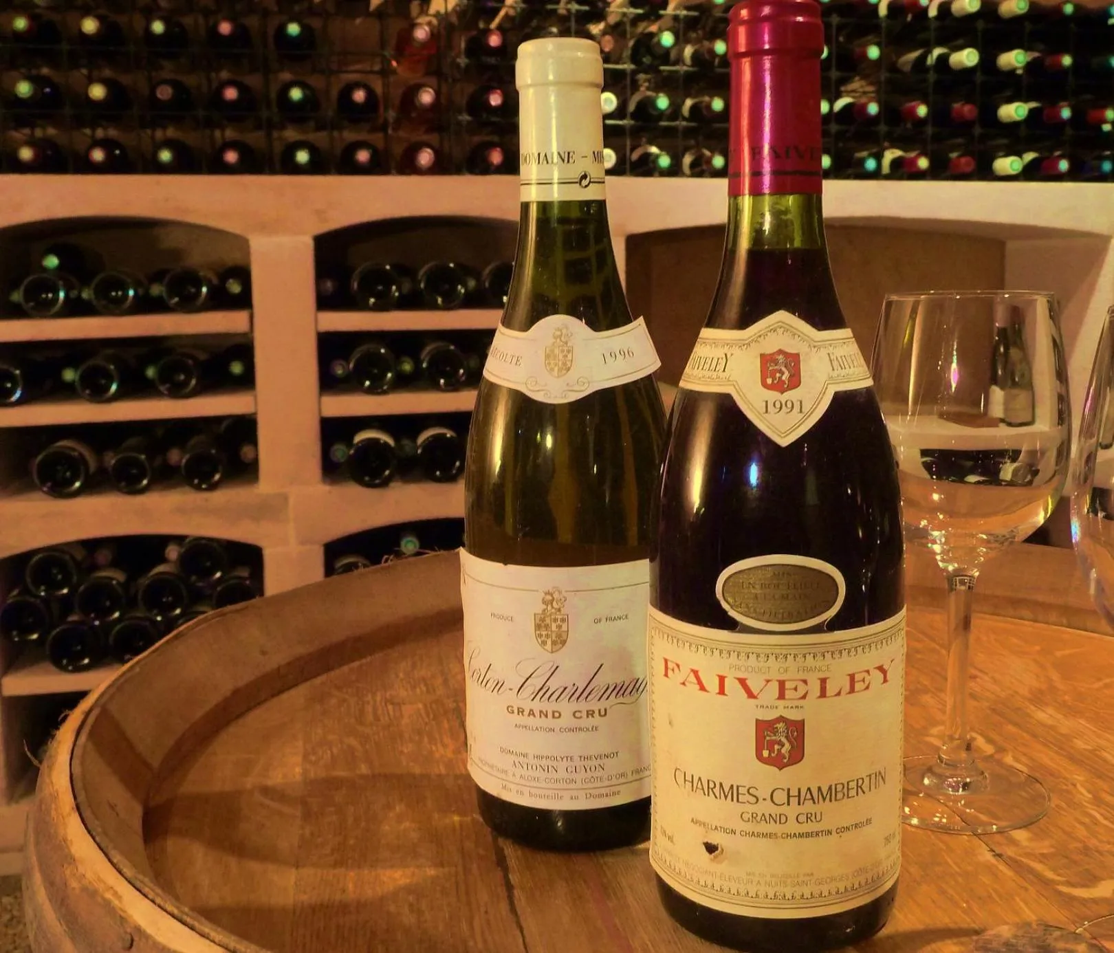 Alcoholic drinks in Moulin Renaudiots - Escapade Luxe Refuge cosy & Bourgogne au coin du feu