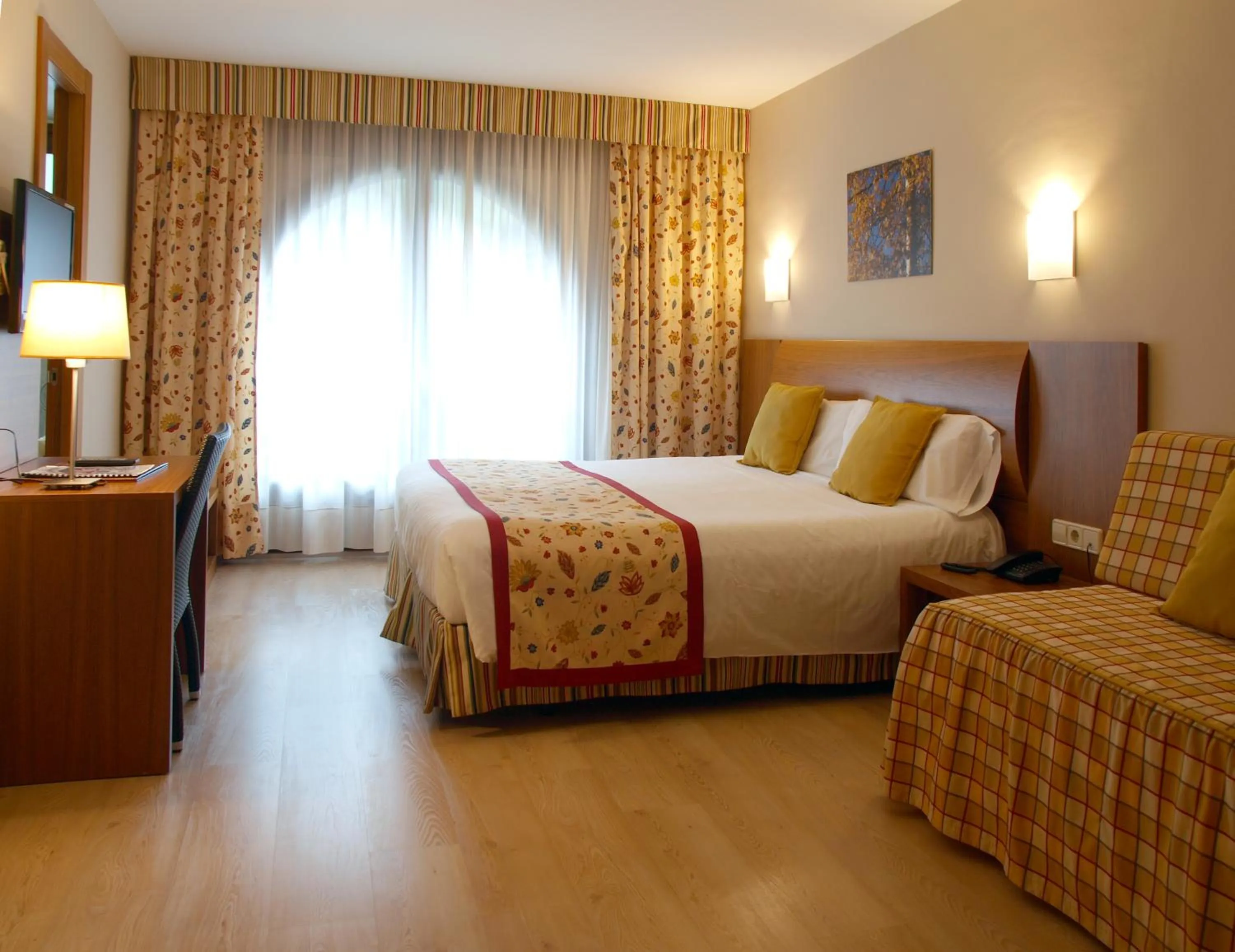 Economy Quadruple Room in Hotel Guillem & Spa